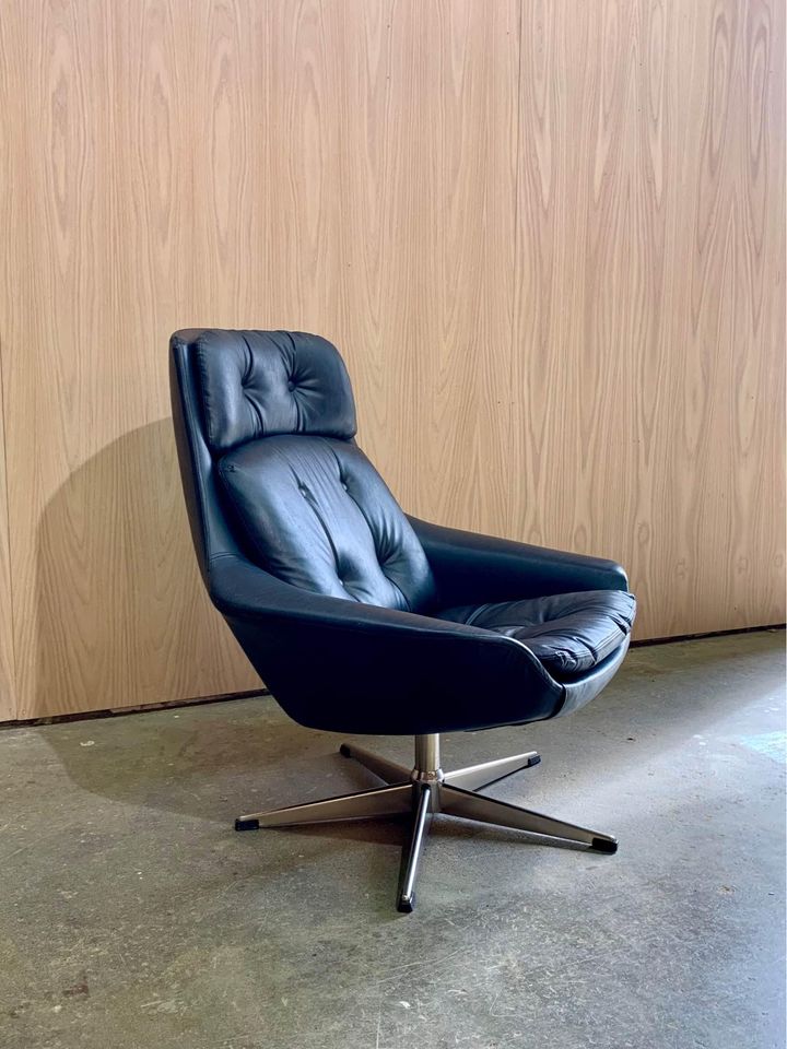 1960s Danish High Back Swivel Lounge Chair by HW Klein