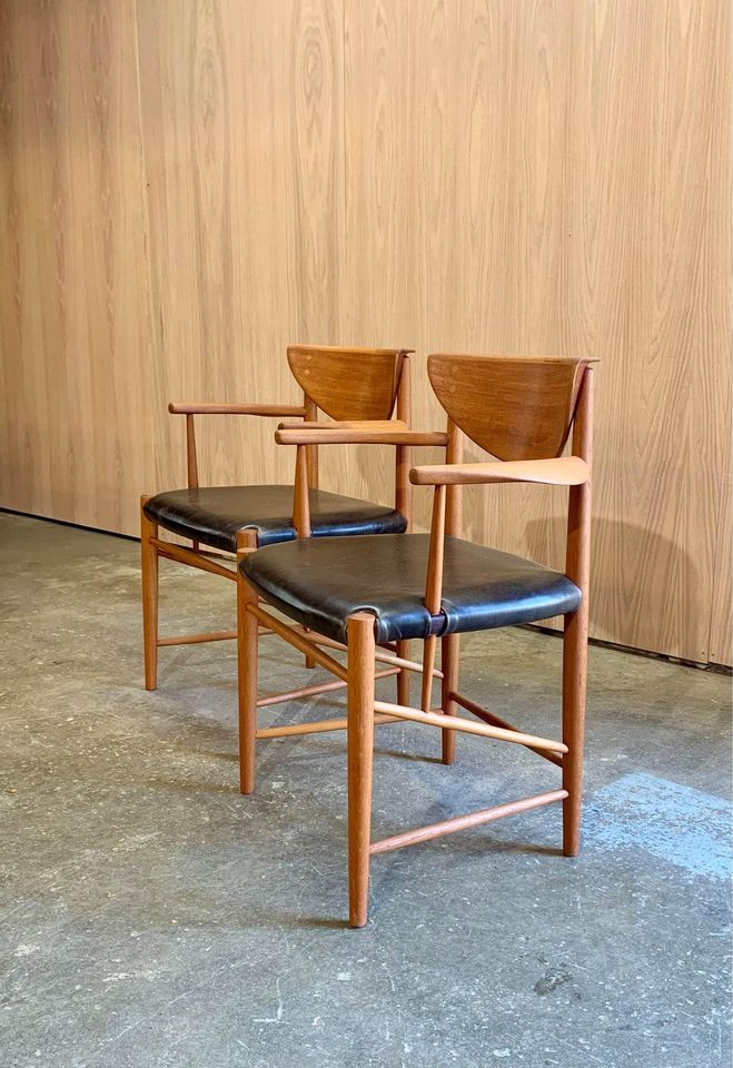 Pair of 1960s Teak and Leather Arm Chairs by Peter Hvidt