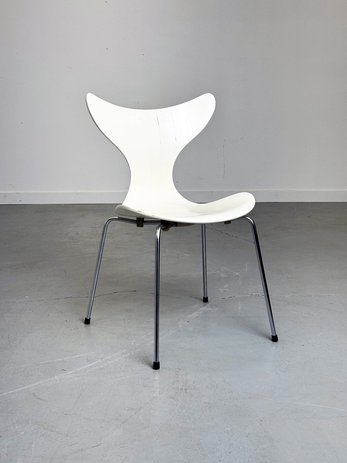 1970s Model 3108 “Lily” Chair by Arne Jacobsen for Fritz Hansen, Denmark.