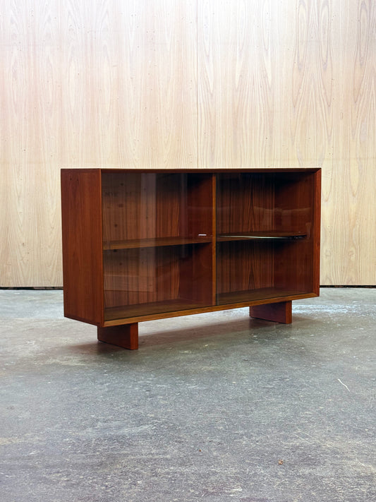 1960s Display Cabinet by Jydsk Møbelindustri in teak