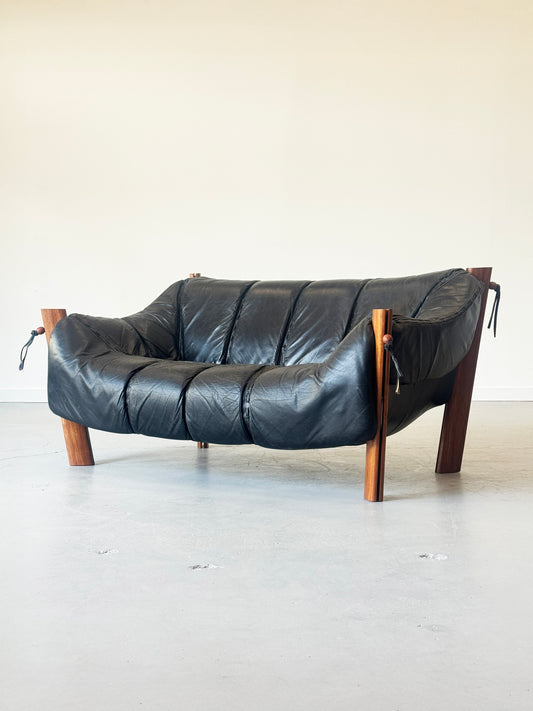 1970s MP-211 Two-Seater Sofa by Percival Lafer in jatobá and original black leather.