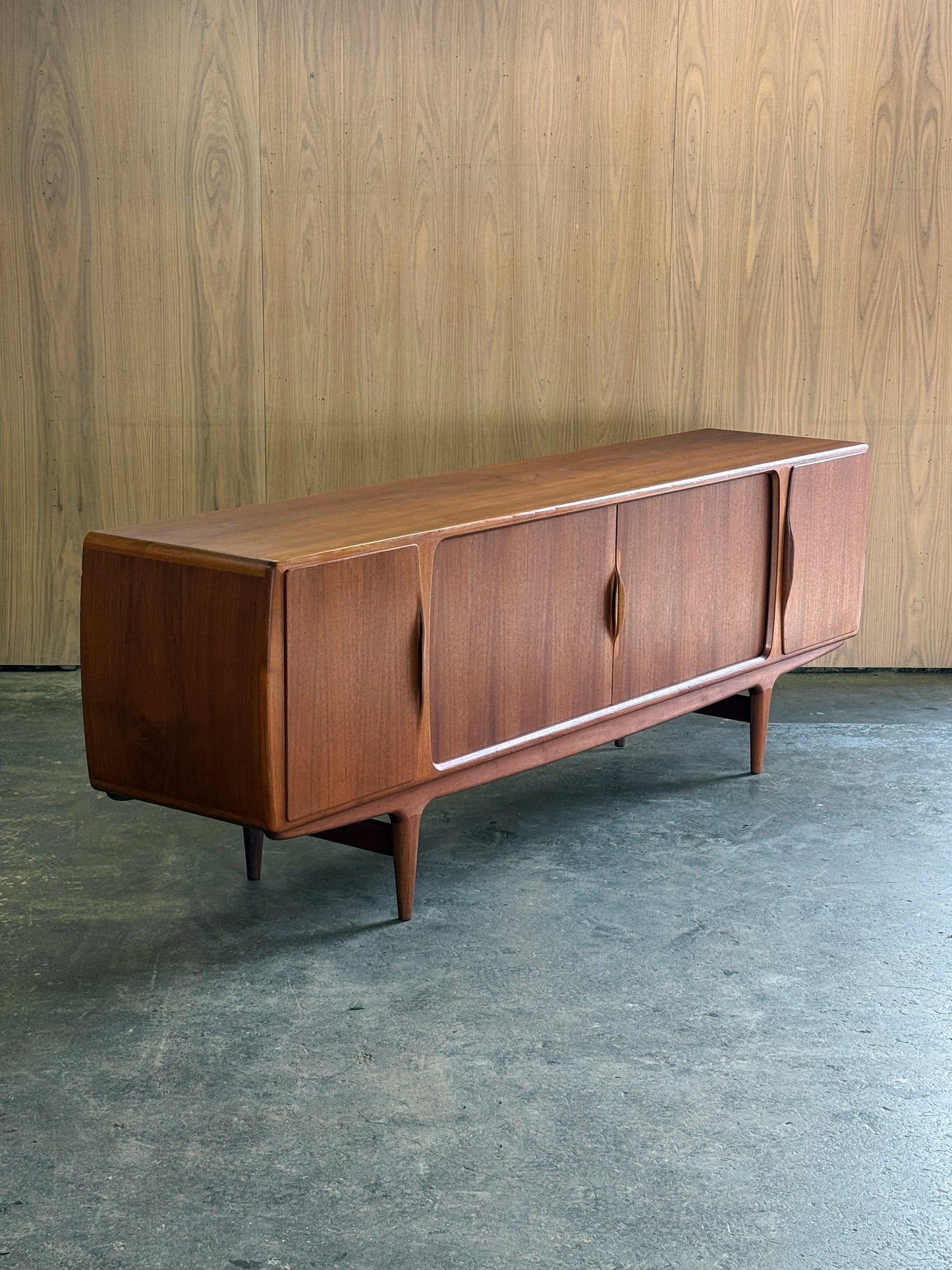 1960s Model 19 Credenza by Johannes Andersen for Uldum Møbelfabrik in teak