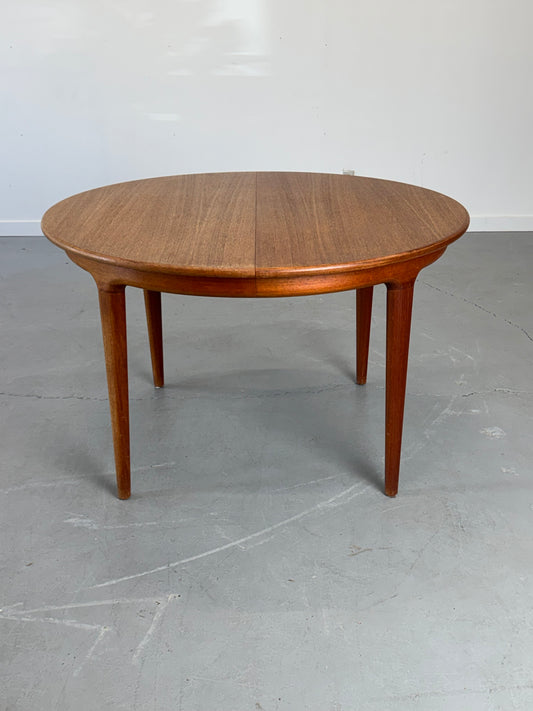 1960s Extendable Teak Dining Table by  Johannes Andersen for Uldum Møbelfabrik, Denmark.