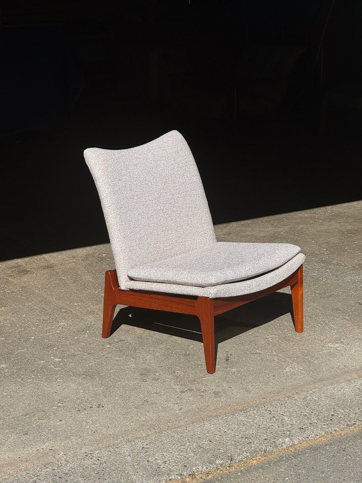 1960s FD112 Lounge Chair by Finn Juhl for France and Son in teak and beige fabric