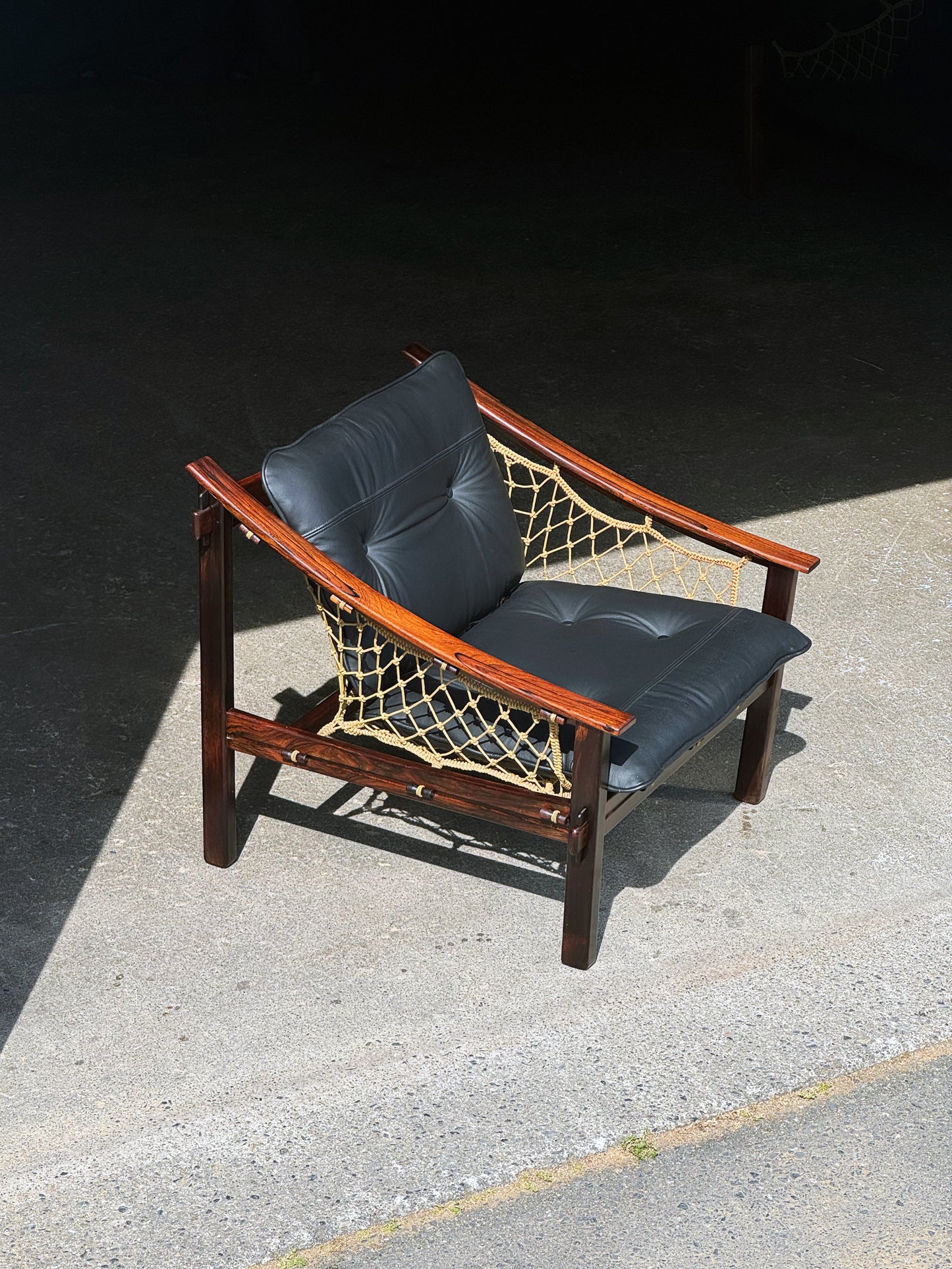 1960s Amazonas Lounge Chair by Jean Gillon for Wood Art in rosewood and black leather
