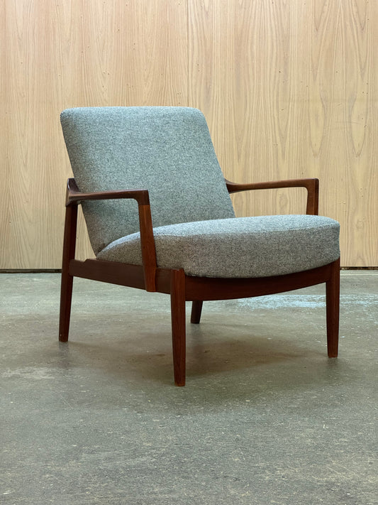 1950s FD125 Lounge Chair by Tove & Edvard Kindt-Larsen for France & Son in teak