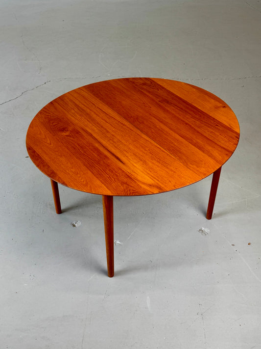 1950s Extendable Teak Dining Table Model 311 by Peter Hvidt & Orla Mølgaard-Nielsen for Søborg Møbler.