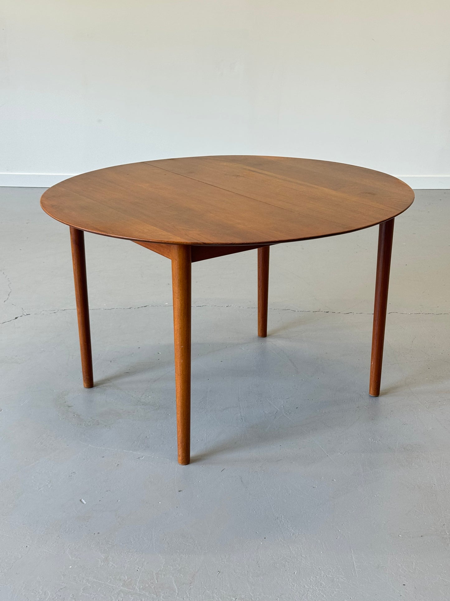 1950s Extendable Teak Dining Table Model 311 by Peter Hvidt & Orla Mølgaard-Nielsen for Søborg Møbler.