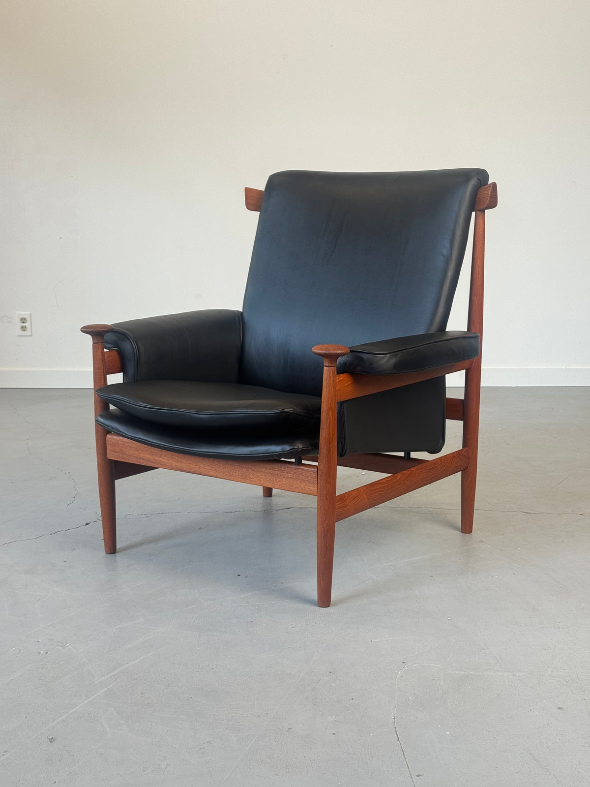 1960s Finn Juhl Bwana Model 152 Lounge Chair for France & Søn in Black Elmosoft Leather.