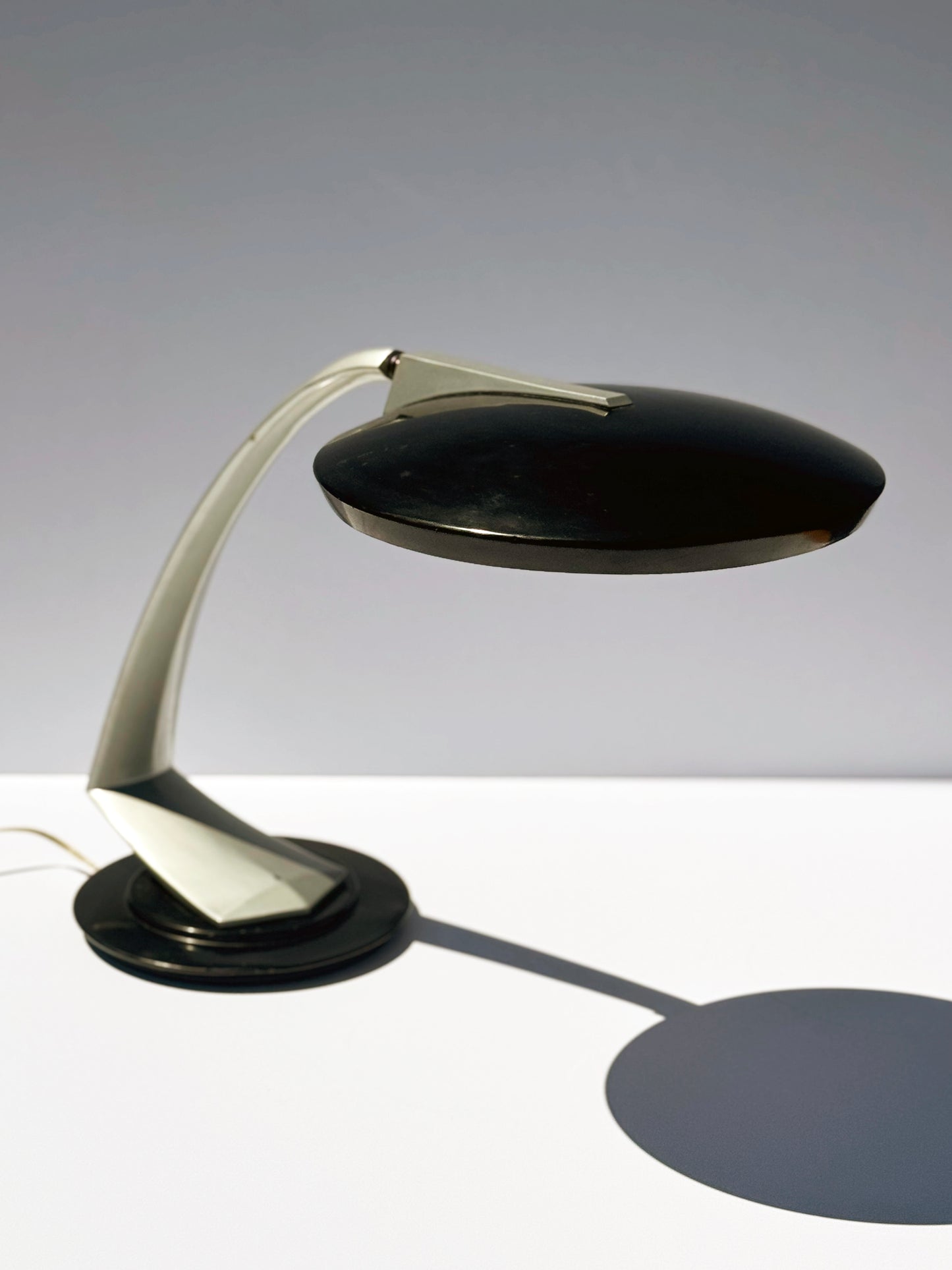 1970s Boomerang 2000 Table Lamp by Luis Pérez de la Oliva for Fase in black and aluminum
