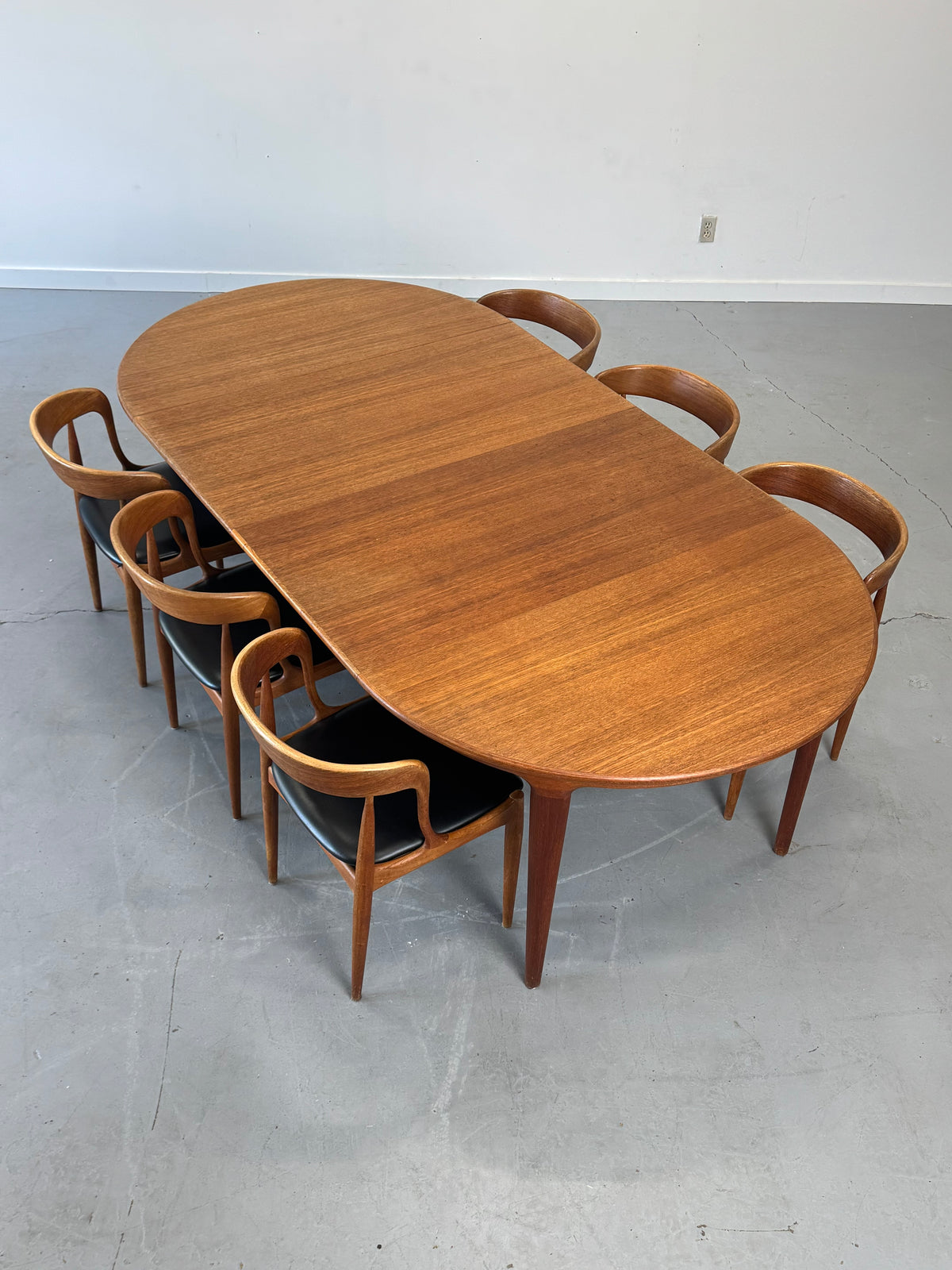 1960s Extendable Teak Dining Table by  Johannes Andersen for Uldum Møbelfabrik, Denmark.