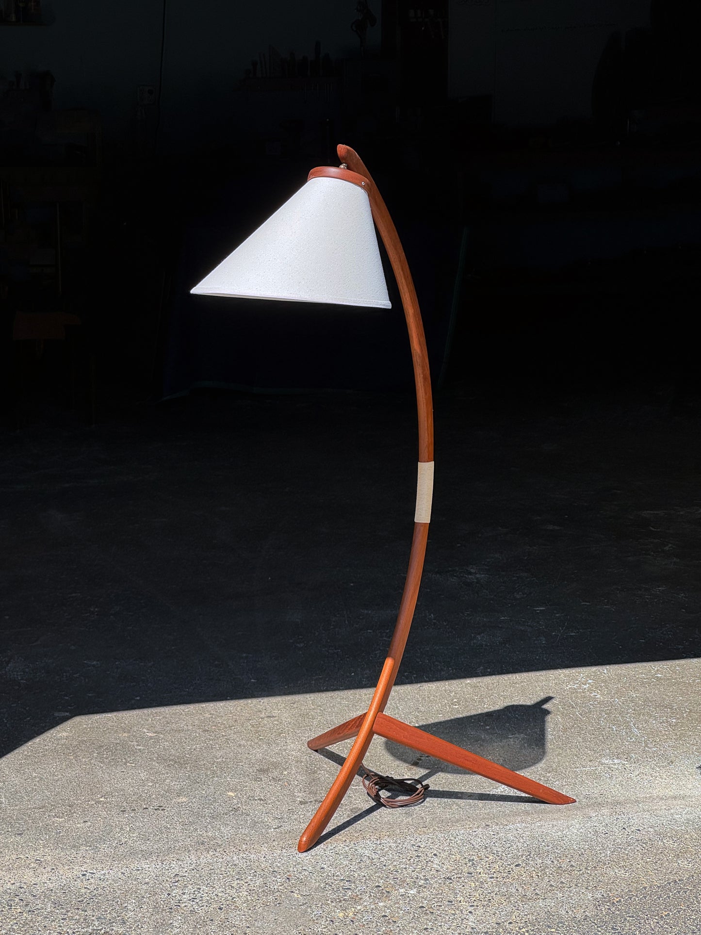 1960s Canadian Modern Bow Floor Lamp in teak