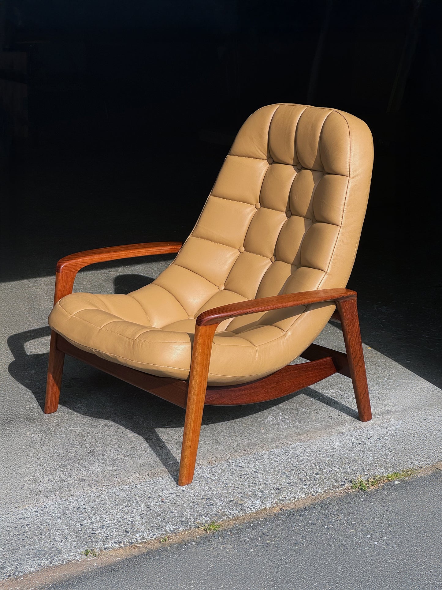 1960s Scoop Chair by R. Huber in light brown leather and teak