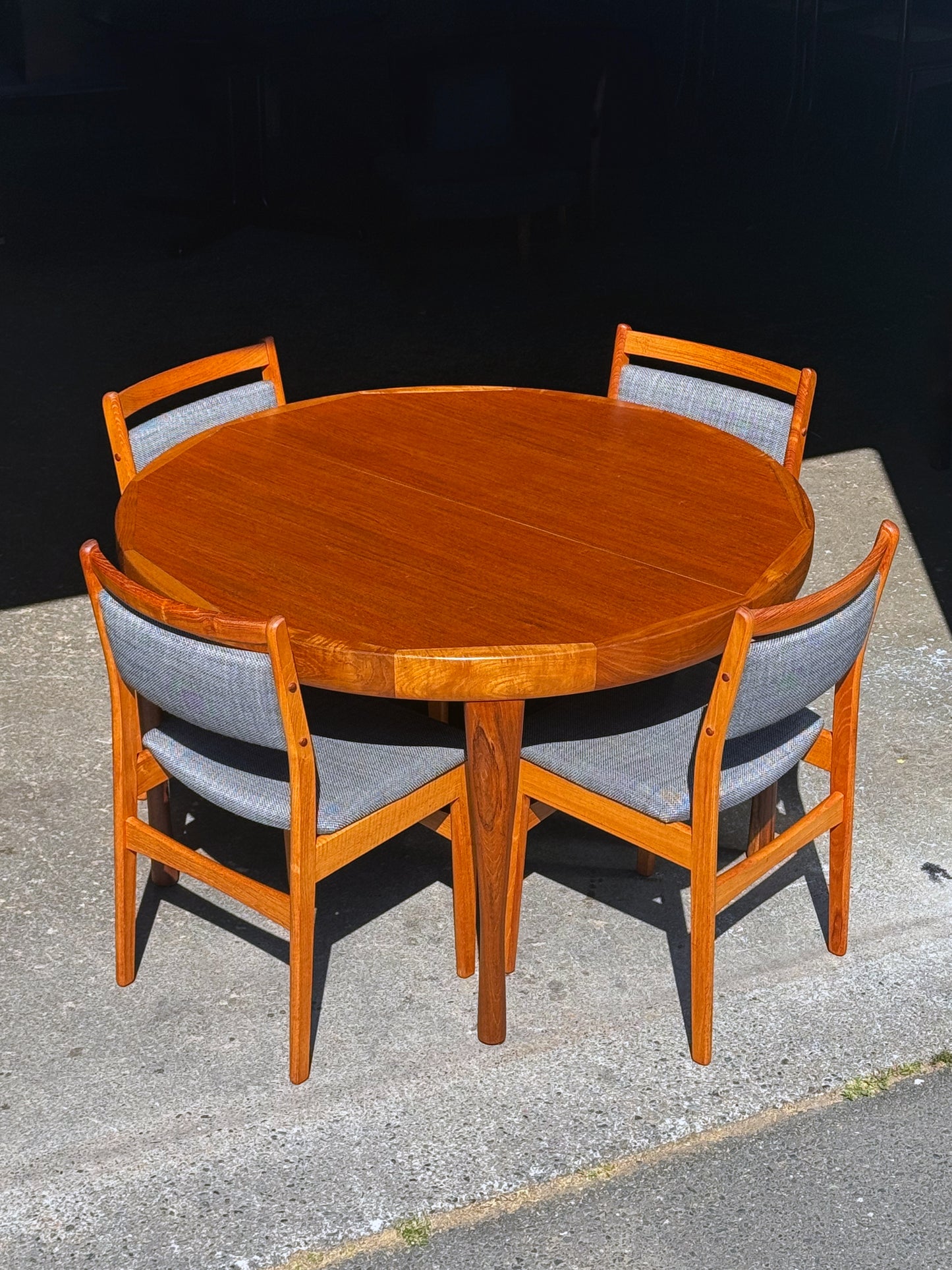1960s Expandable Dining Table by Ib Kofod-Larsen for Faarup Mobelfabrik in teak