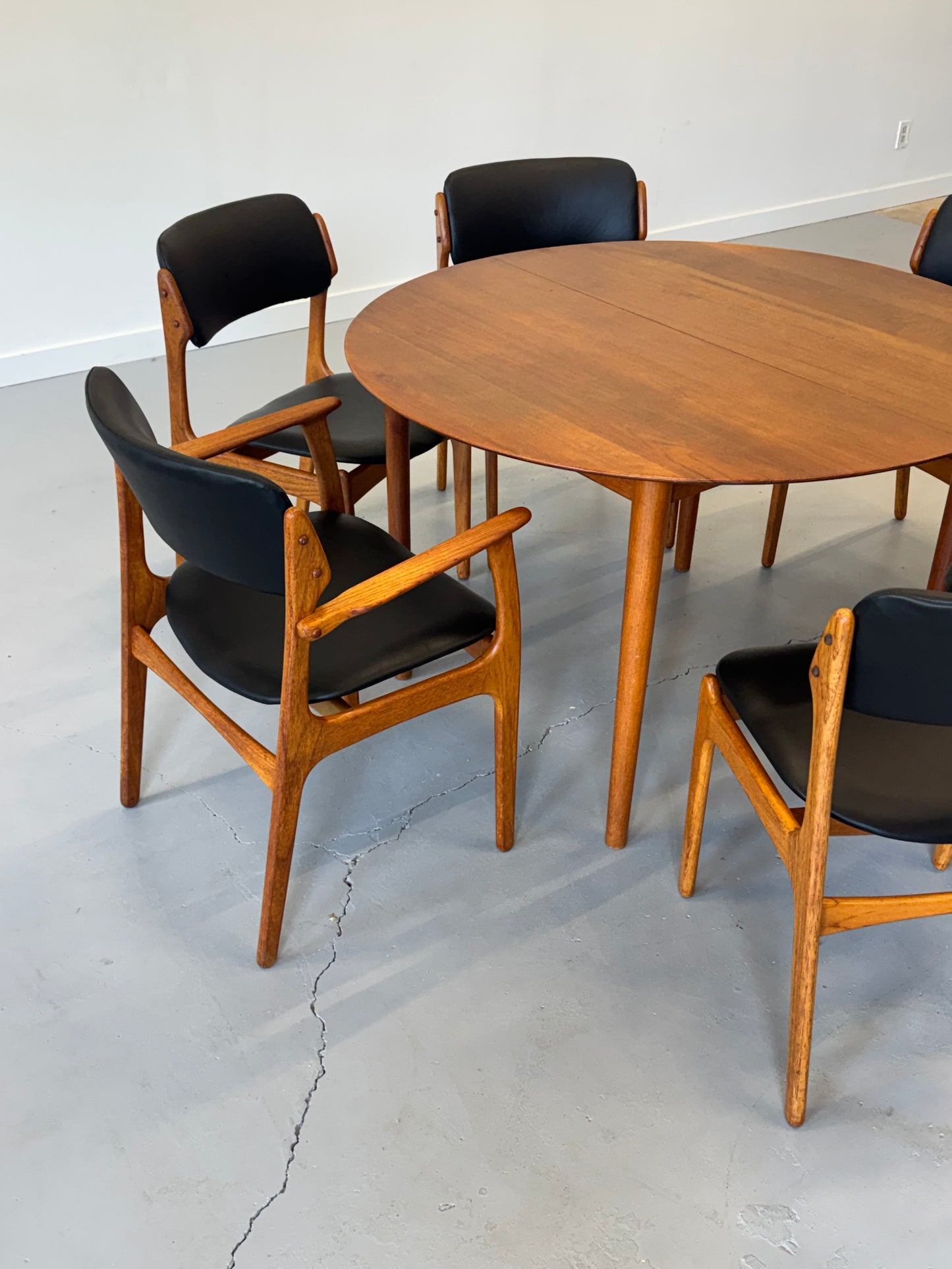 1950s Extendable Teak Dining Table Model 311 by Peter Hvidt & Orla Mølgaard-Nielsen for Søborg Møbler.