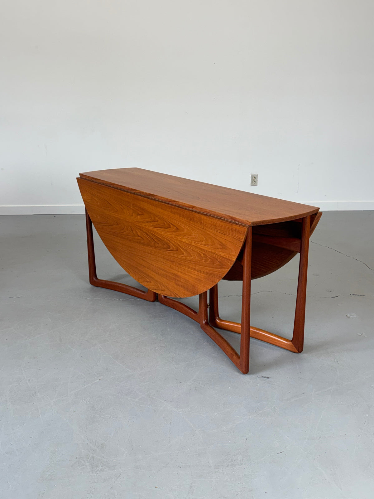 1960s Peter Hvidt Drop-Leaf Teak Dining Table for France & Son, Denmark.