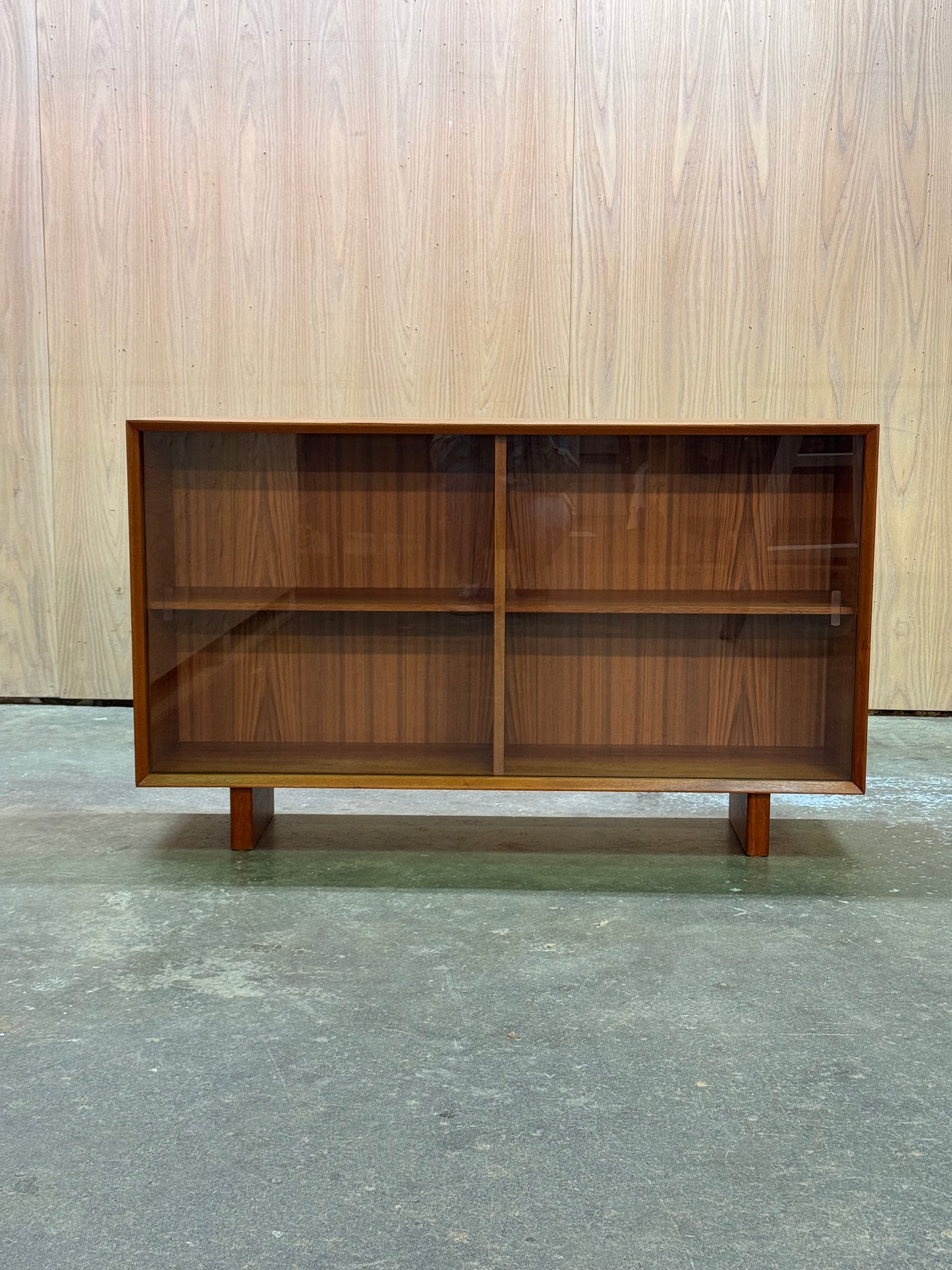 1960s Display Cabinet by Jydsk Møbelindustri in teak