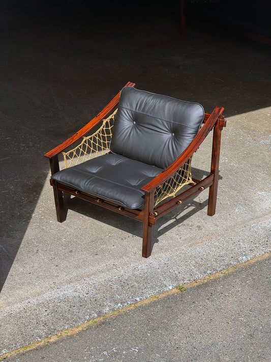 1960s Amazonas Lounge Chair by Jean Gillon for Wood Art in rosewood and black leather