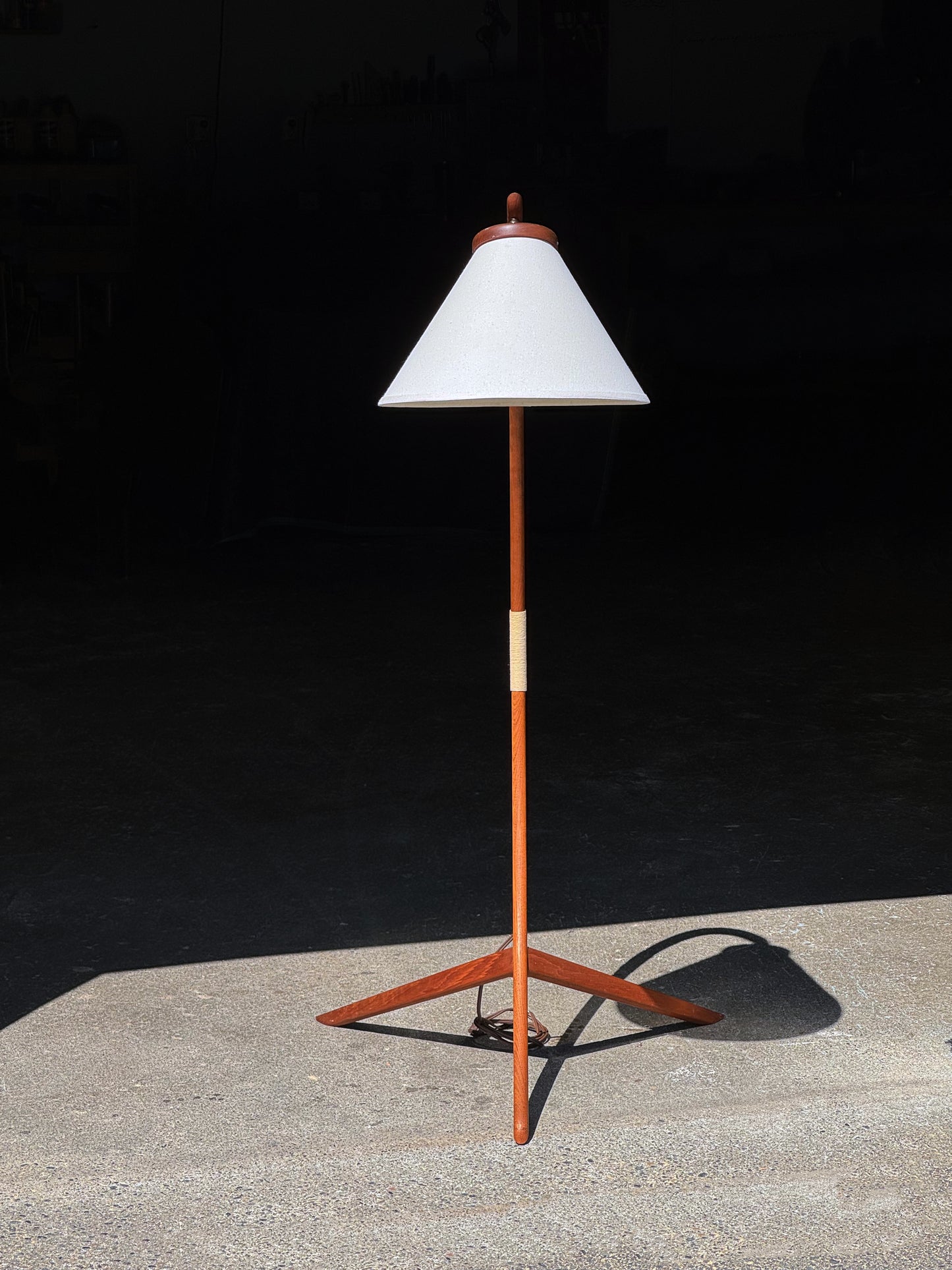 1960s Canadian Modern Bow Floor Lamp in teak