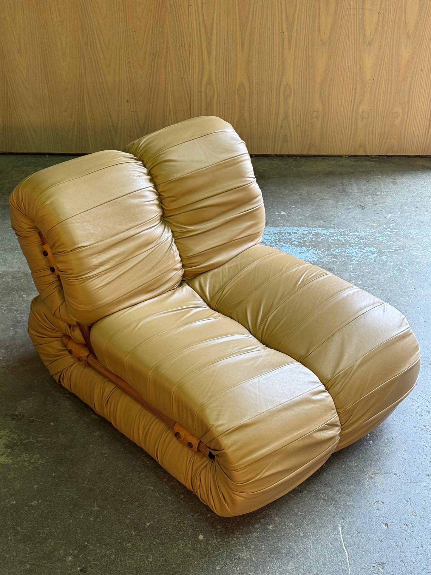 1970s MP 115 Lounge Chair by Percival Lafer for Lafer in tan leather