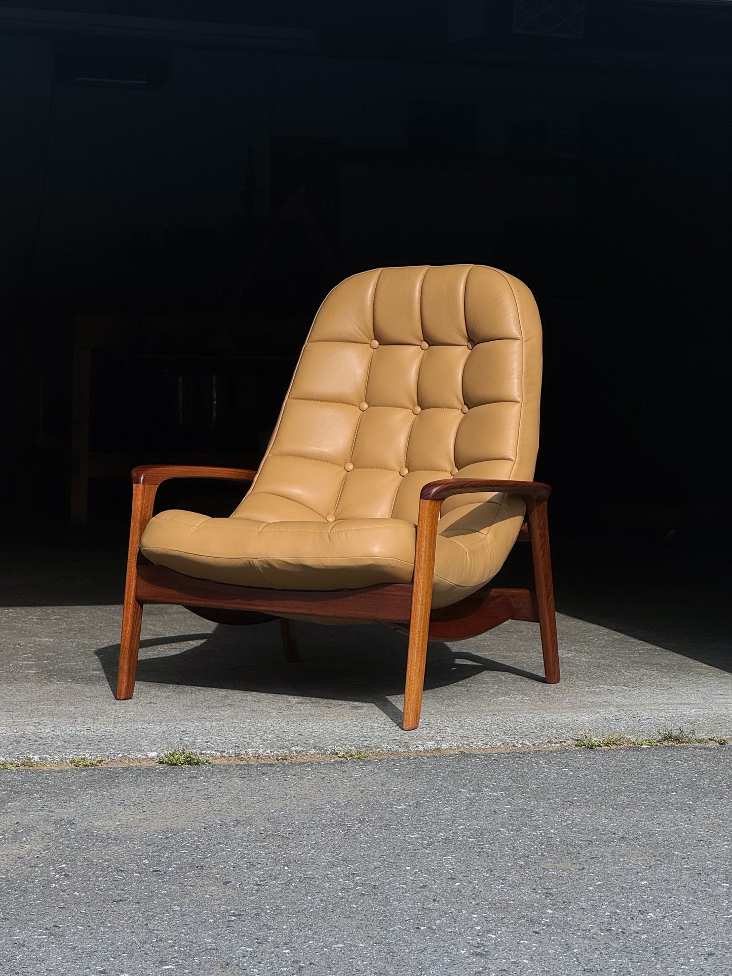 1960s Scoop Chair by R. Huber in light brown leather and teak