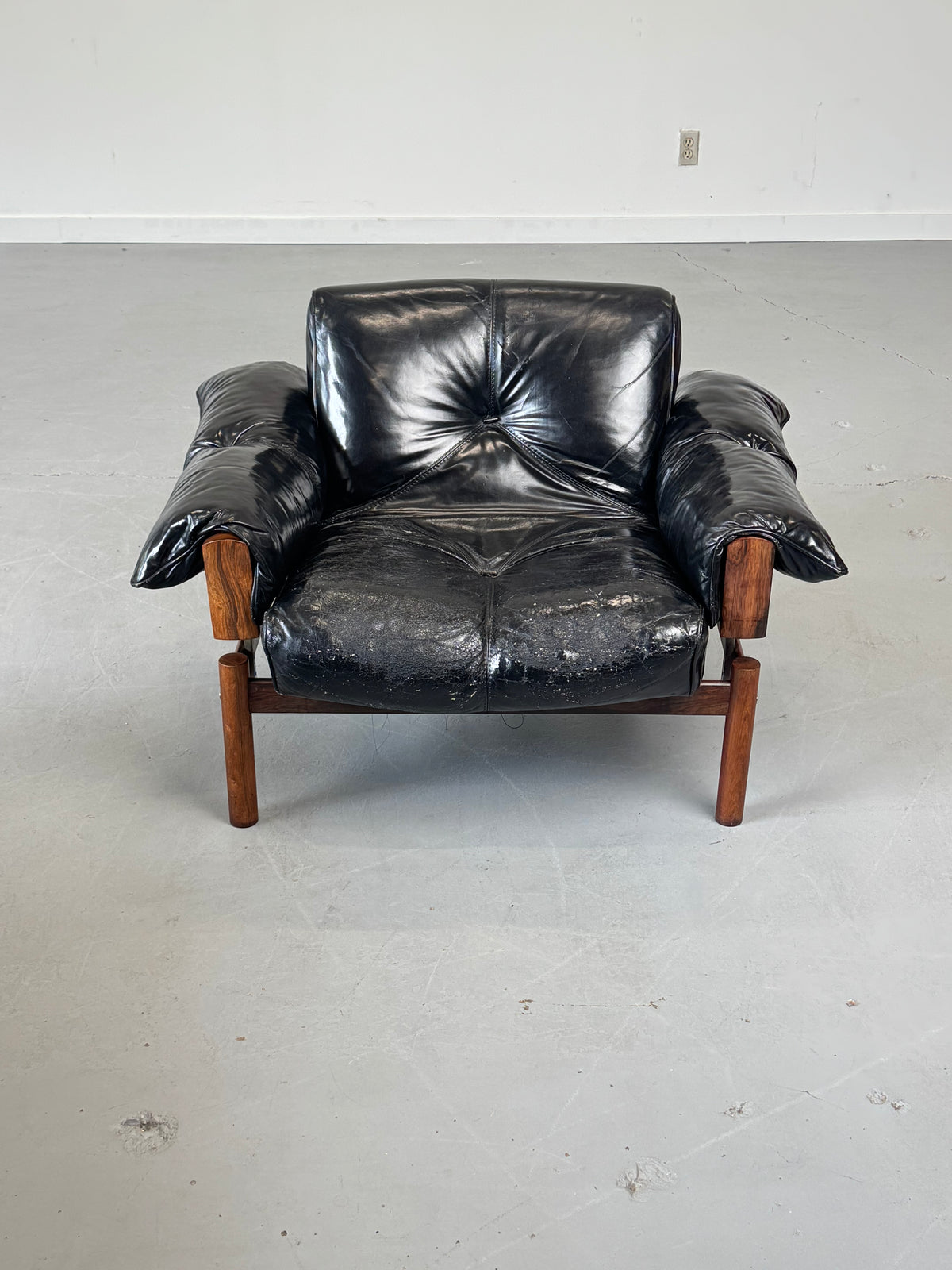 Pair of 1960s MP-13 Lounge Chairs by Percival Lafer in Original Black Leather and Brazilian Rosewood.