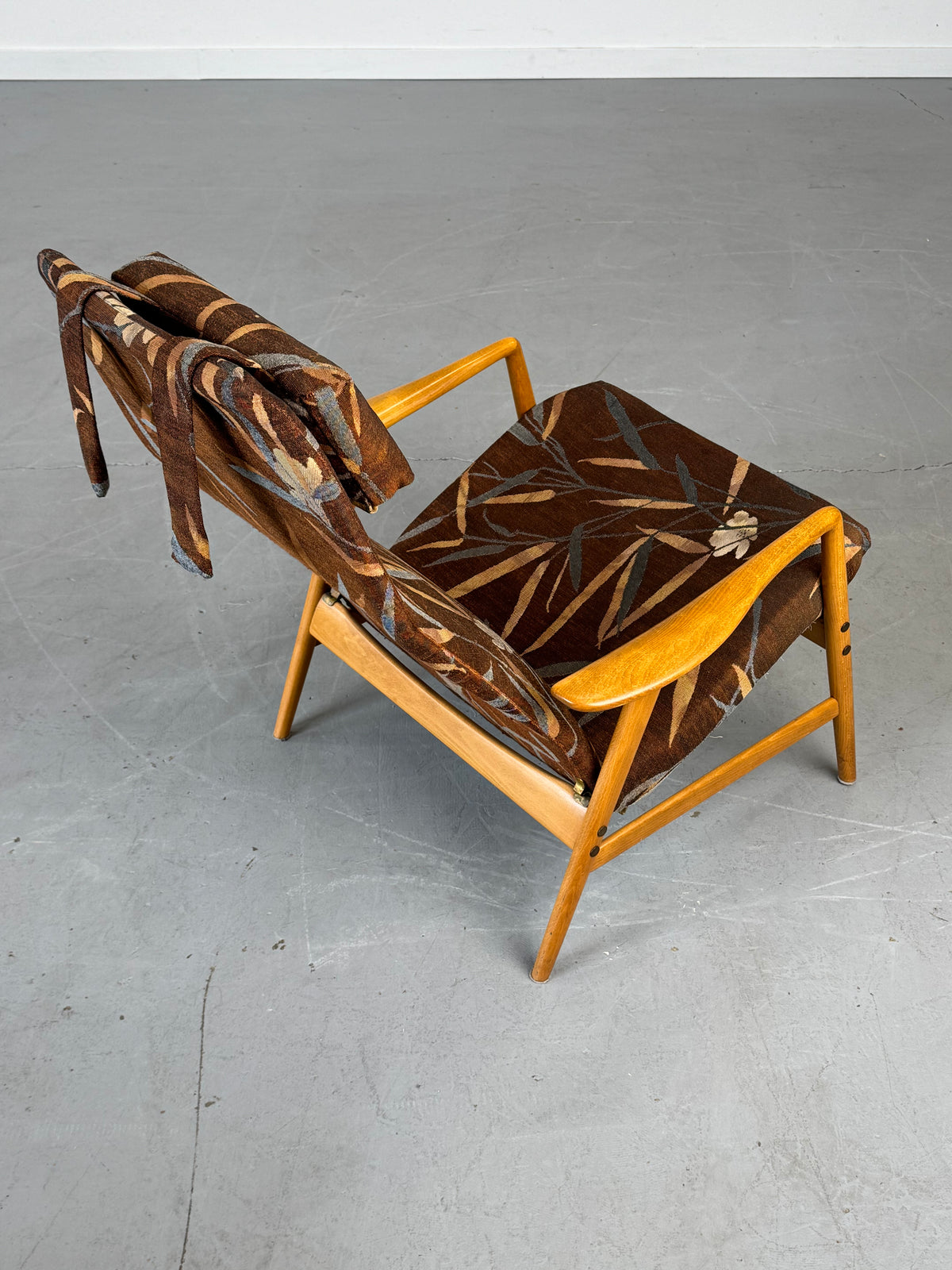1950s Kontur Reclining Lounge Chair by Alf Svensson in Solid Beech, Sweden.