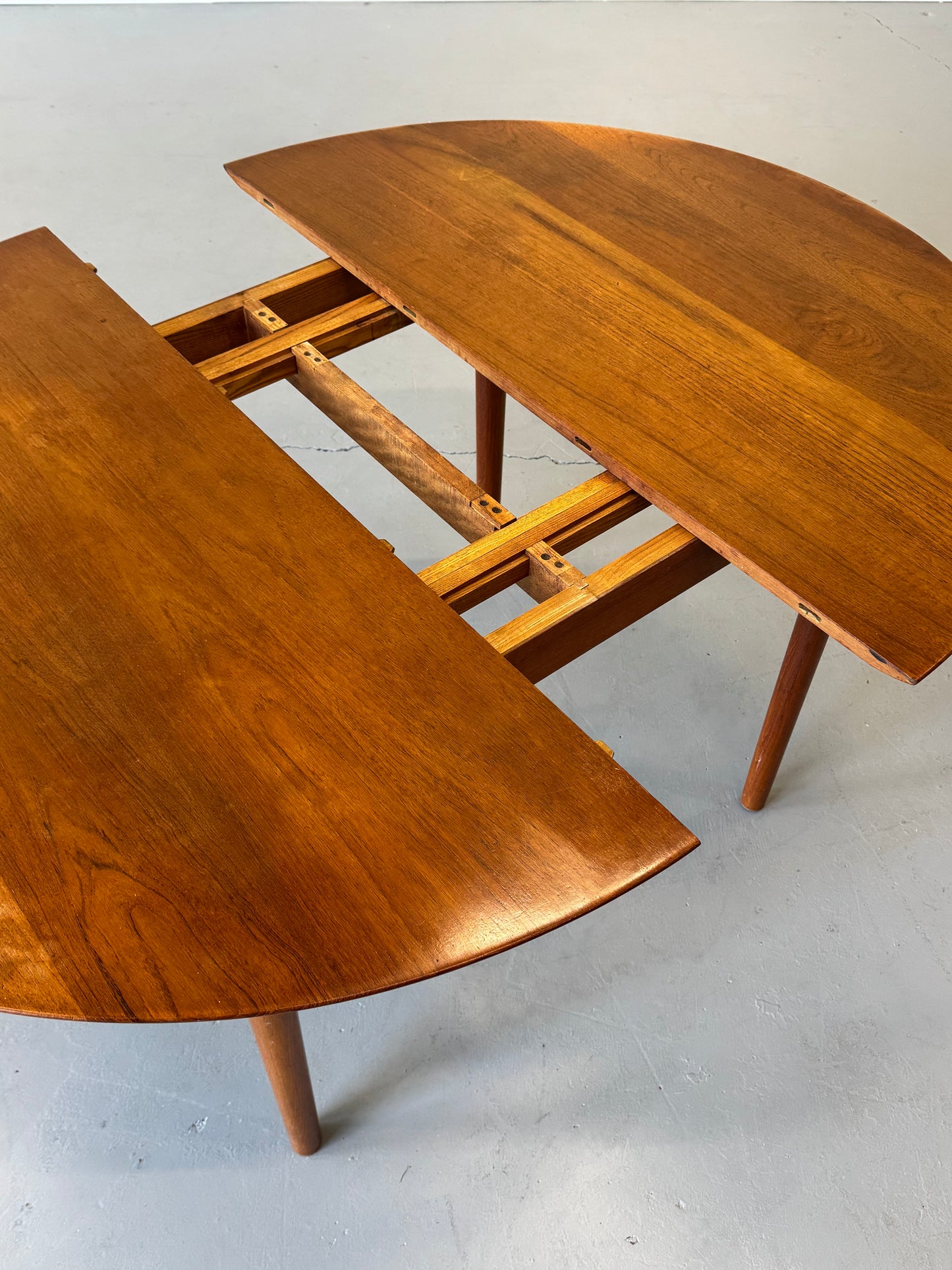 1950s Extendable Teak Dining Table Model 311 by Peter Hvidt & Orla Mølgaard-Nielsen for Søborg Møbler.