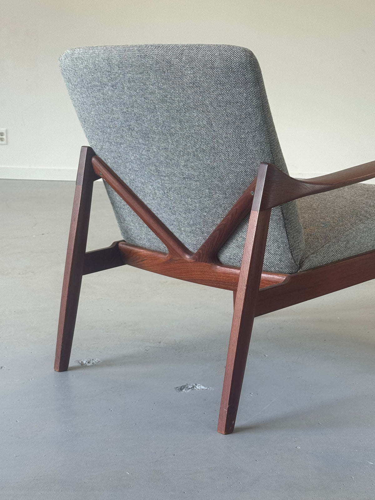 1950s FD125 Lounge Chair by Tove & Edvard Kindt-Larsen for France & Son in teak