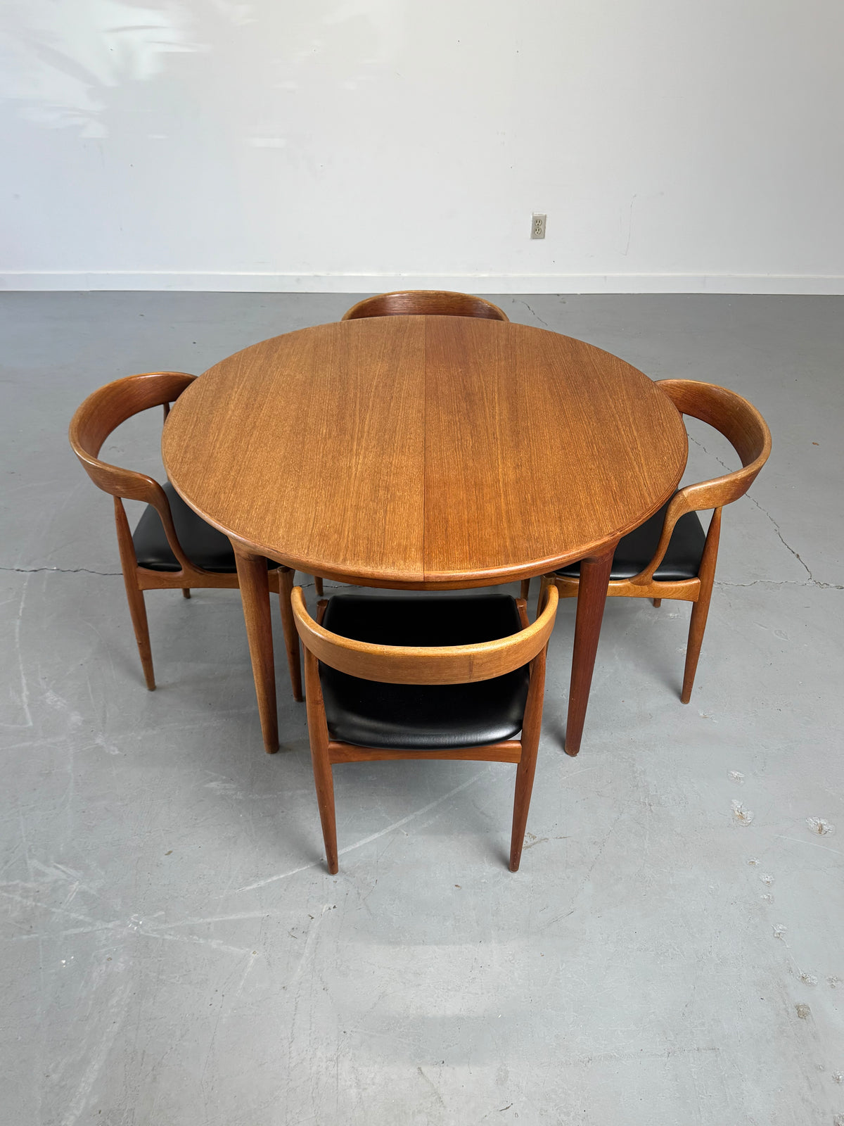 1960s Extendable Teak Dining Table by  Johannes Andersen for Uldum Møbelfabrik, Denmark.