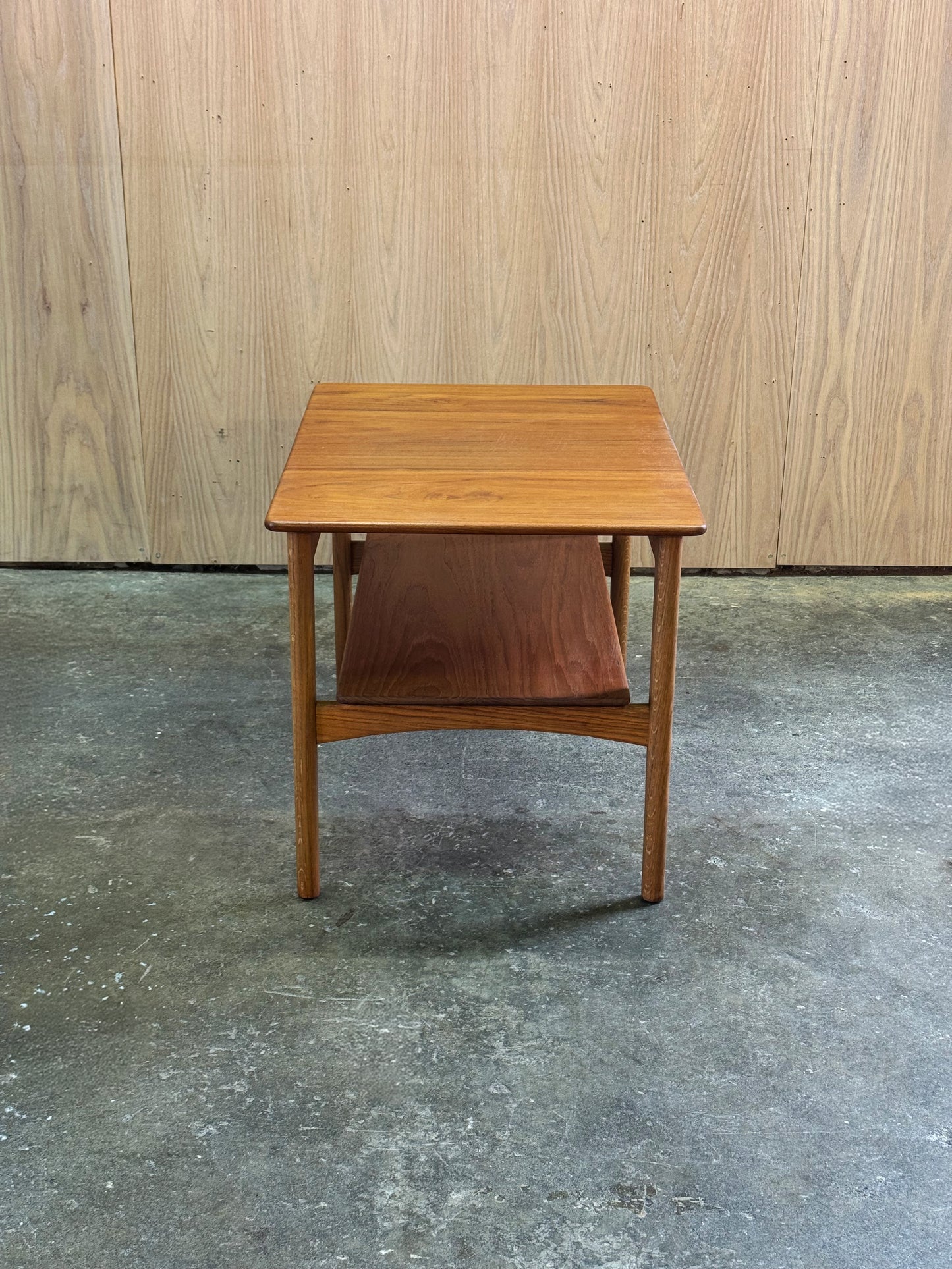 1960s JH566A Side Table by Hans J. Wegner for Johannes Hansen in teak and solid oak