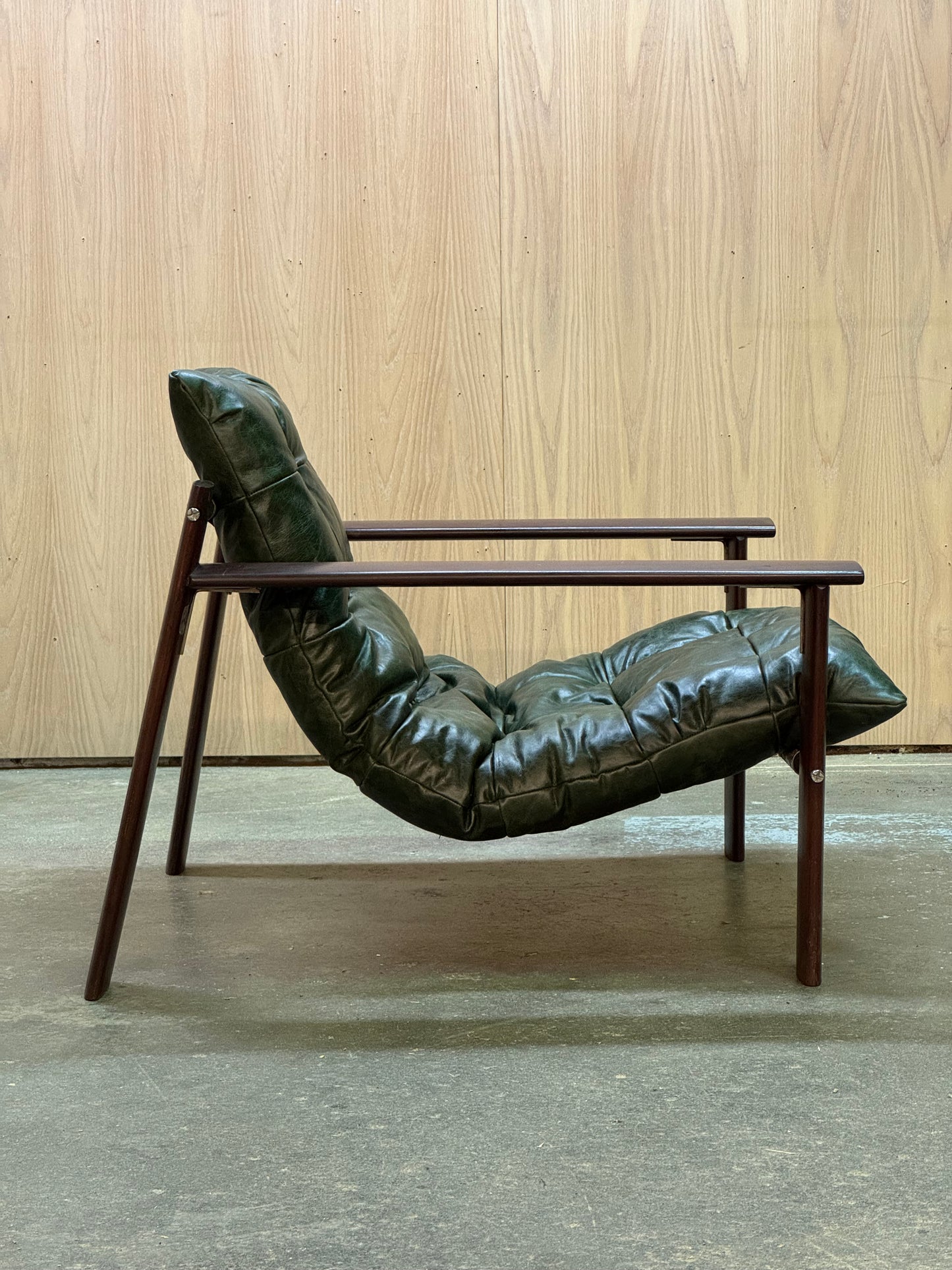 1970s MP-129 Lounge Chair by Percival Lafer in jatobá and dark green leather