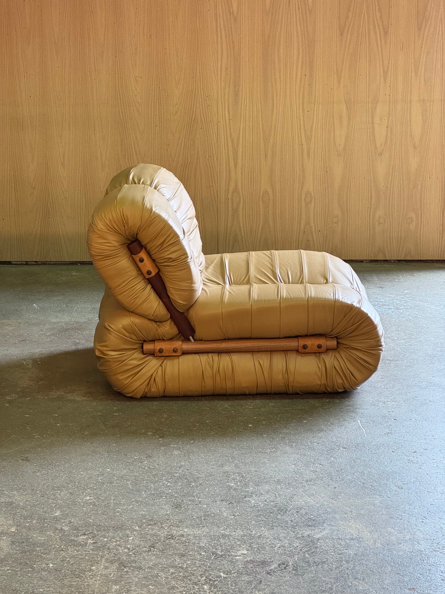 1970s MP 115 Lounge Chair by Percival Lafer for Lafer in tan leather