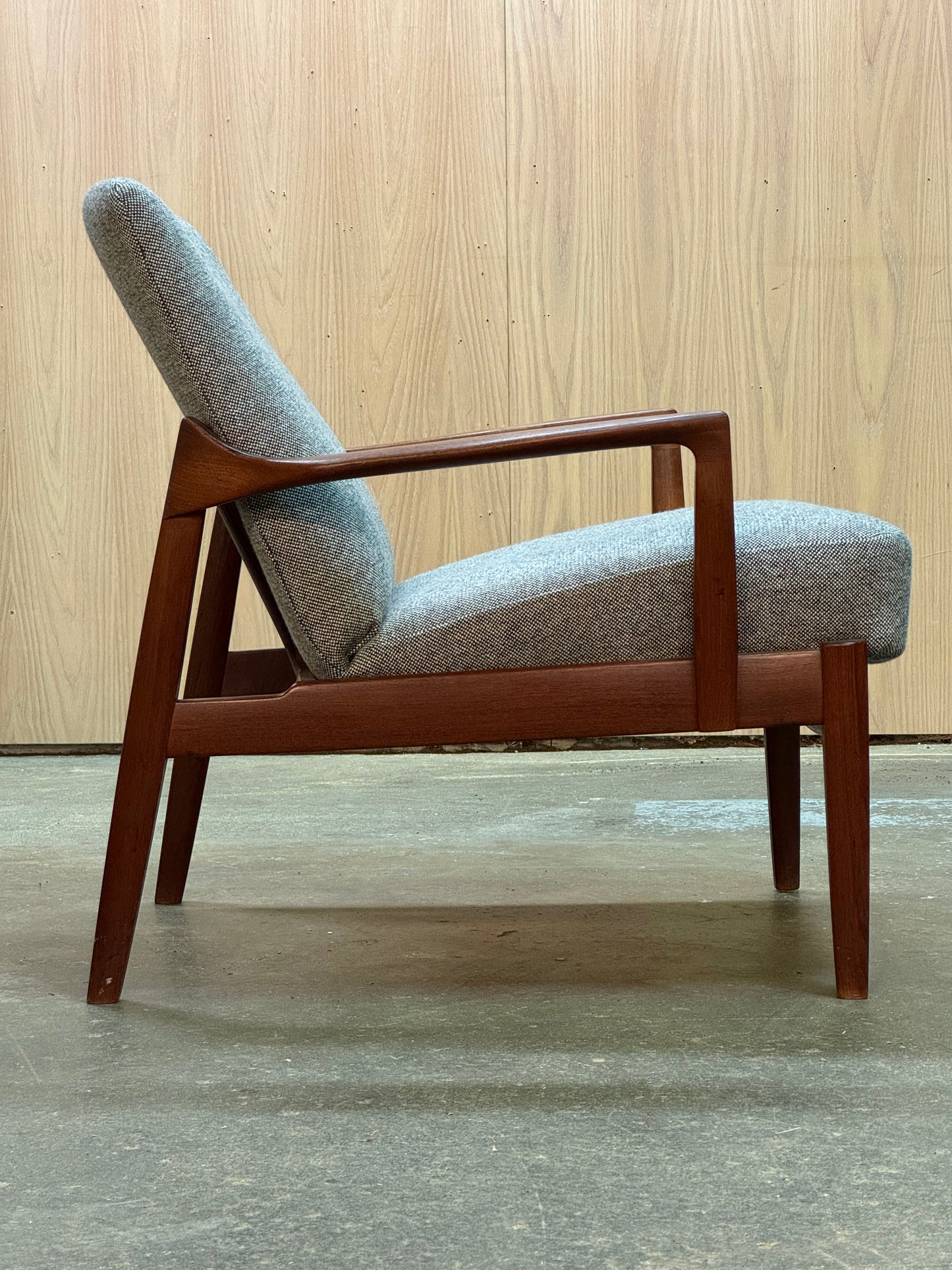 1950s FD125 Lounge Chair by Tove & Edvard Kindt-Larsen for France & Son in teak
