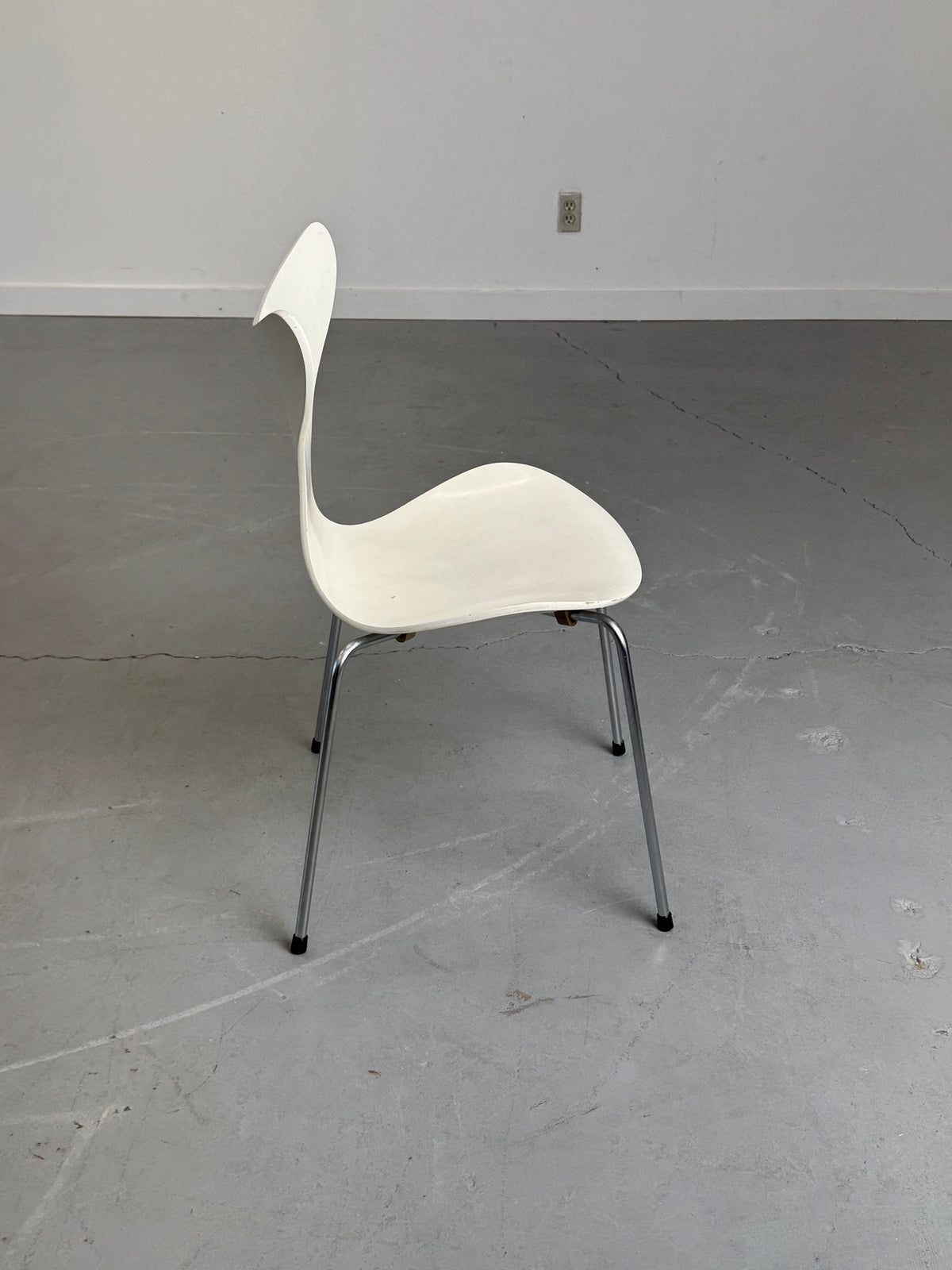 1970s Pair of Model 3108 “Lily” Chairs by Arne Jacobsen for Fritz Hansen, Denmark.