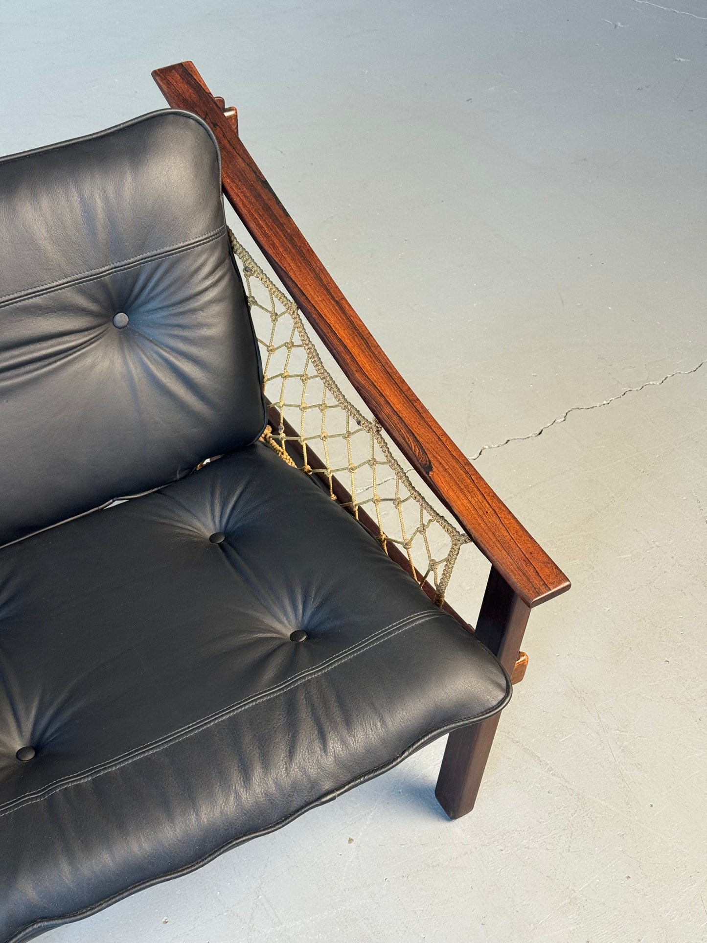 1960s Amazonas Lounge Chair by Jean Gillon for Wood Art in rosewood and black leather