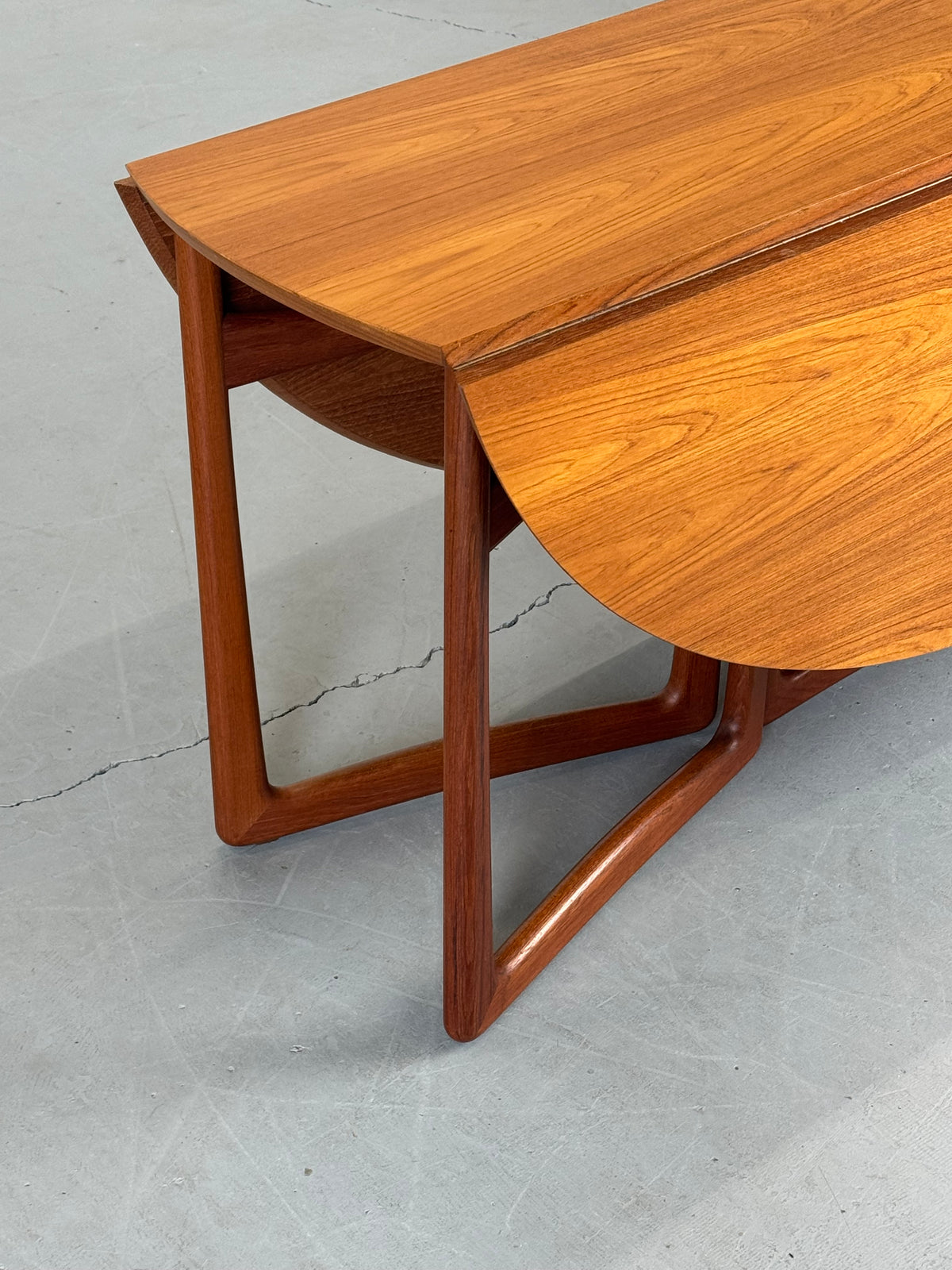 1960s Peter Hvidt Drop-Leaf Teak Dining Table for France & Son, Denmark.
