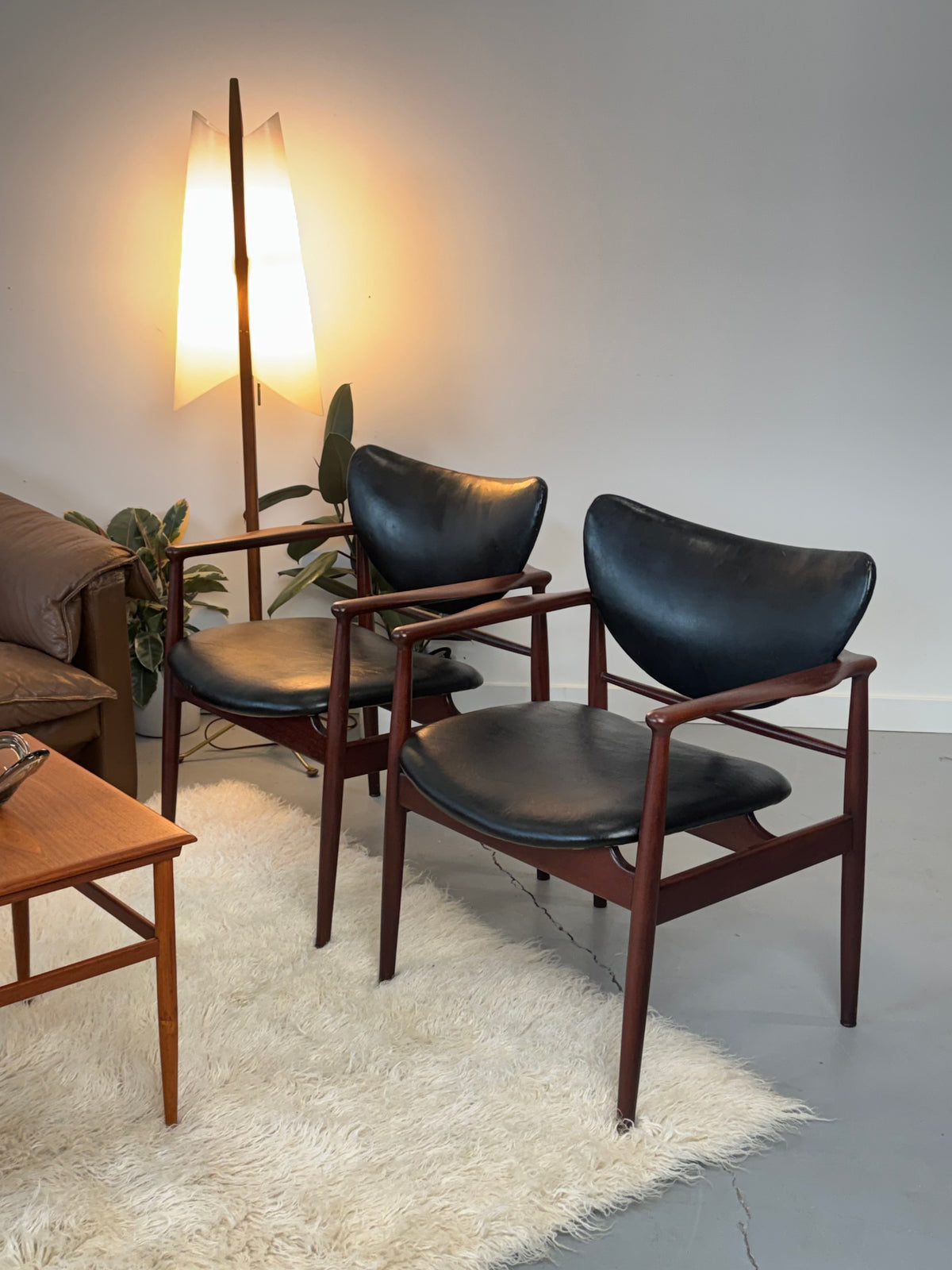 1950s American Modern Floor Lamp in Walnut, Brass and Acrylic.