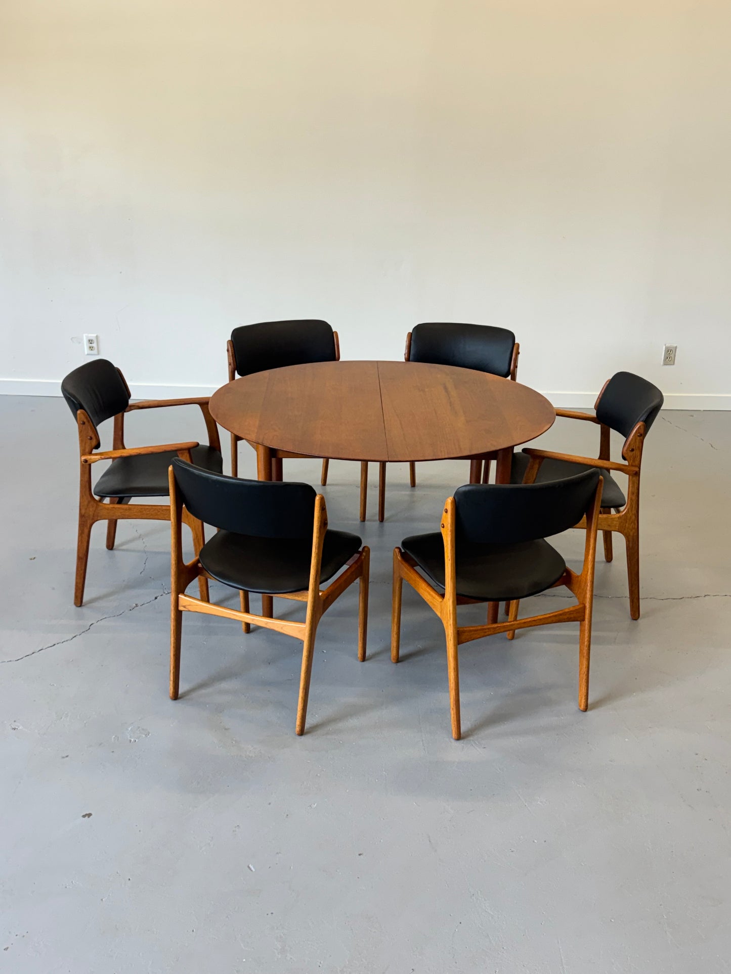 1950s Extendable Teak Dining Table Model 311 by Peter Hvidt & Orla Mølgaard-Nielsen for Søborg Møbler.