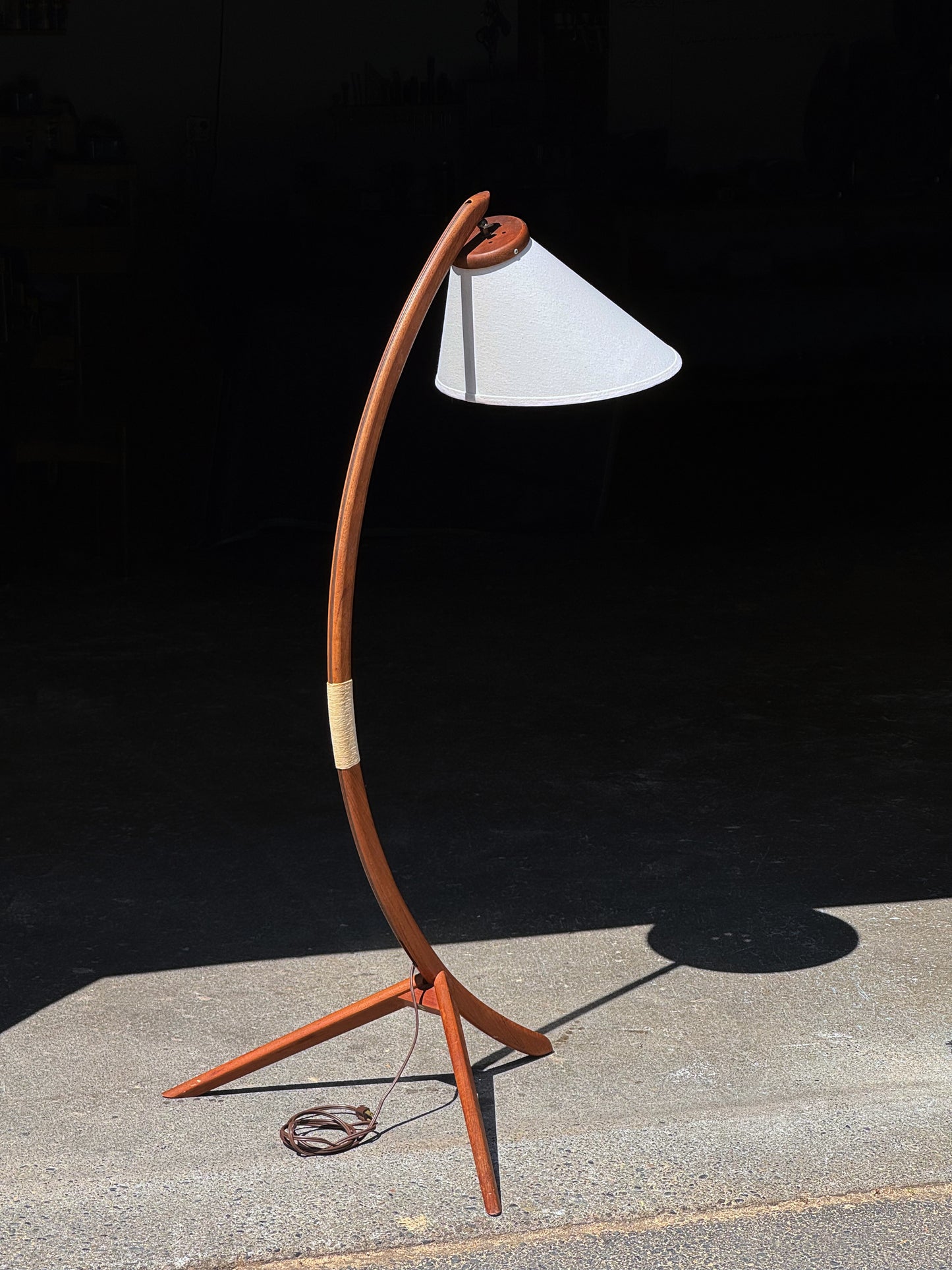 1960s Canadian Modern Bow Floor Lamp in teak