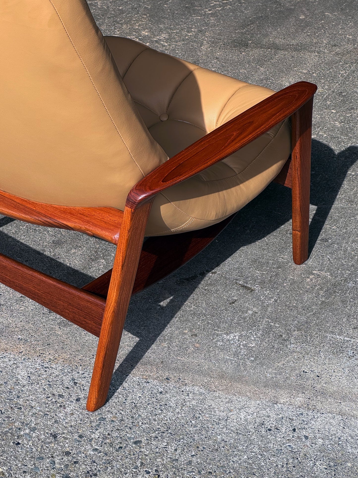 1960s Scoop Chair by R. Huber in light brown leather and teak