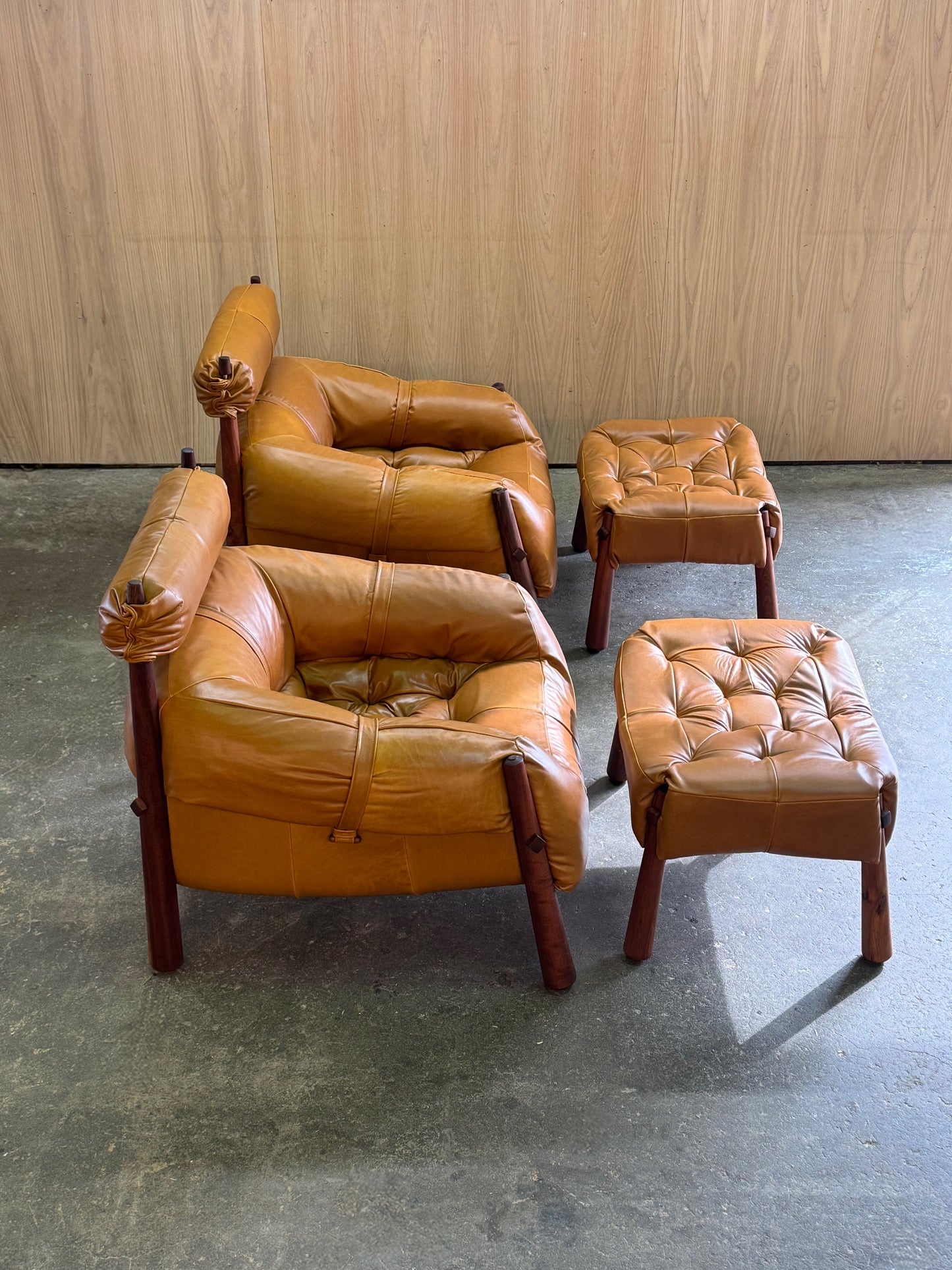 1970s Pair of MP-81 lounge chair and ottoman by Percival Lafer for Lafer MP in Brazilian jatoba.