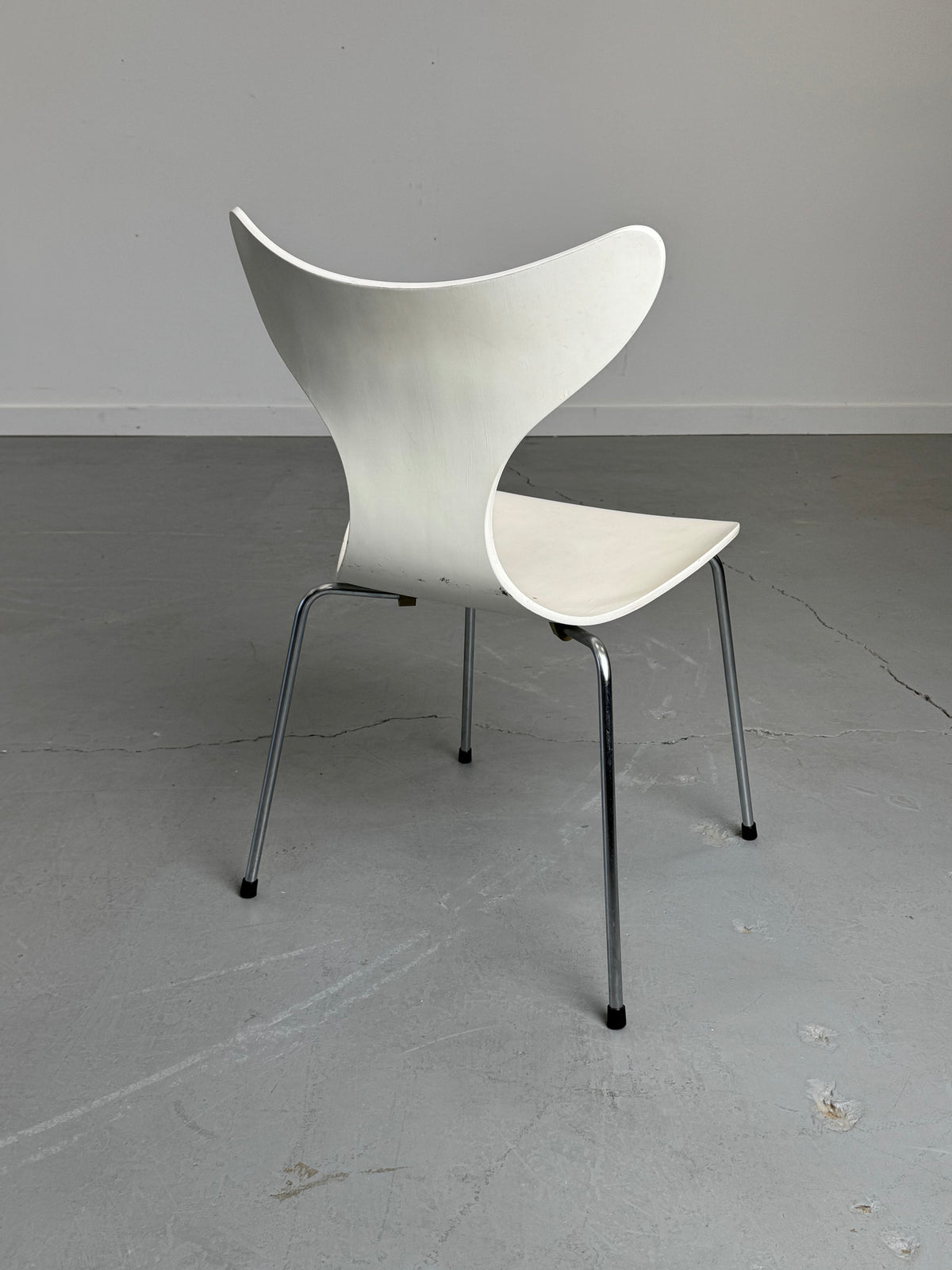 1970s Pair of Model 3108 “Lily” Chairs by Arne Jacobsen for Fritz Hansen, Denmark.