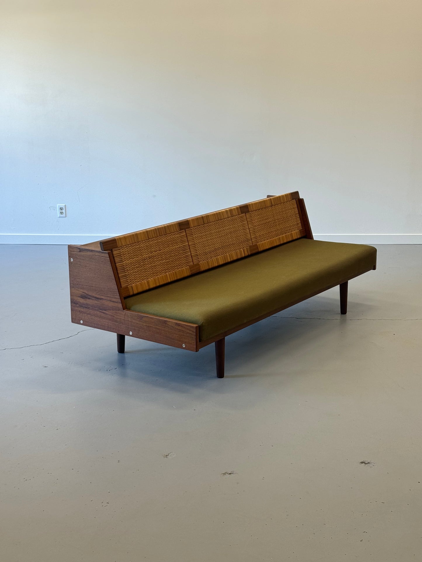 1950s Hans J. Wegner GE7 Daybed for Getama in Teak & Cane