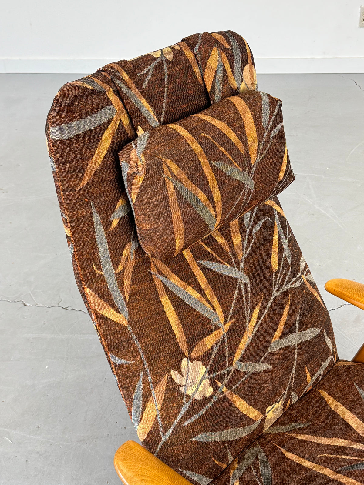 1950s Kontur Reclining Lounge Chair by Alf Svensson in Solid Beech, Sweden.