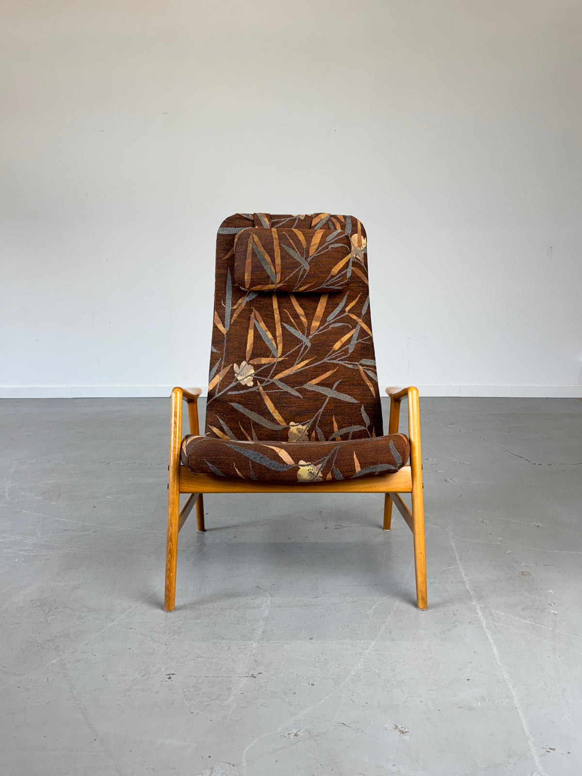 1950s Kontur Reclining Lounge Chair by Alf Svensson in Solid Beech, Sweden.