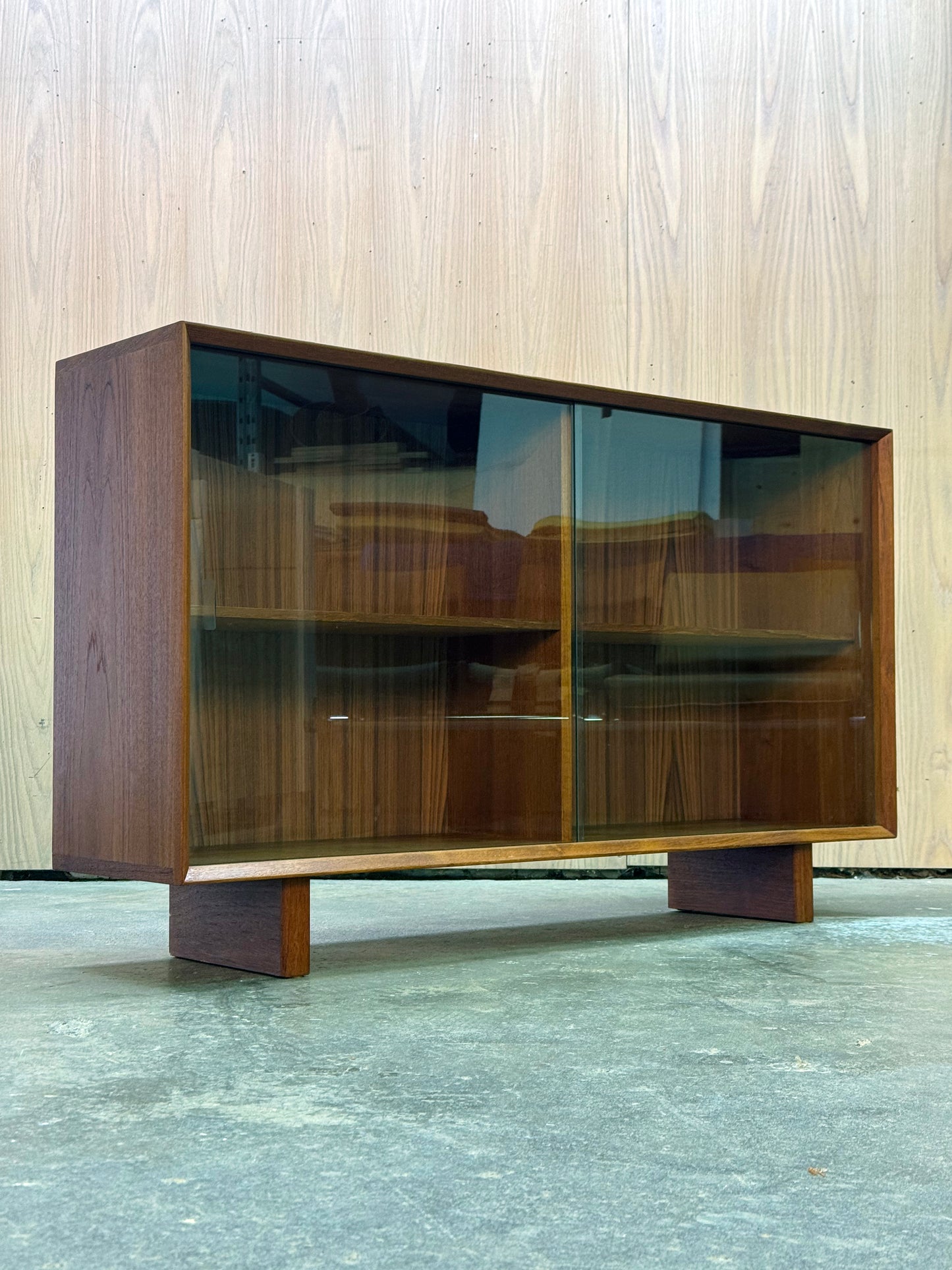 1960s Display Cabinet by Jydsk Møbelindustri in teak