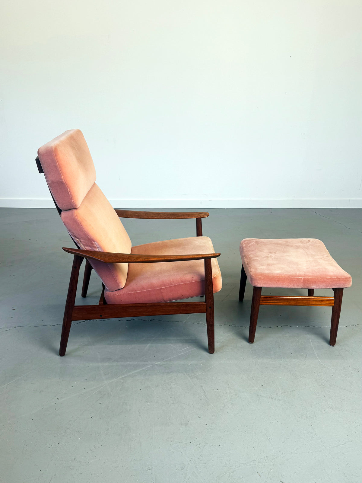1960s Arne Vodder Model FD 164 Reclining Lounge Chair and Ottoman for France & Søn, Denmark.