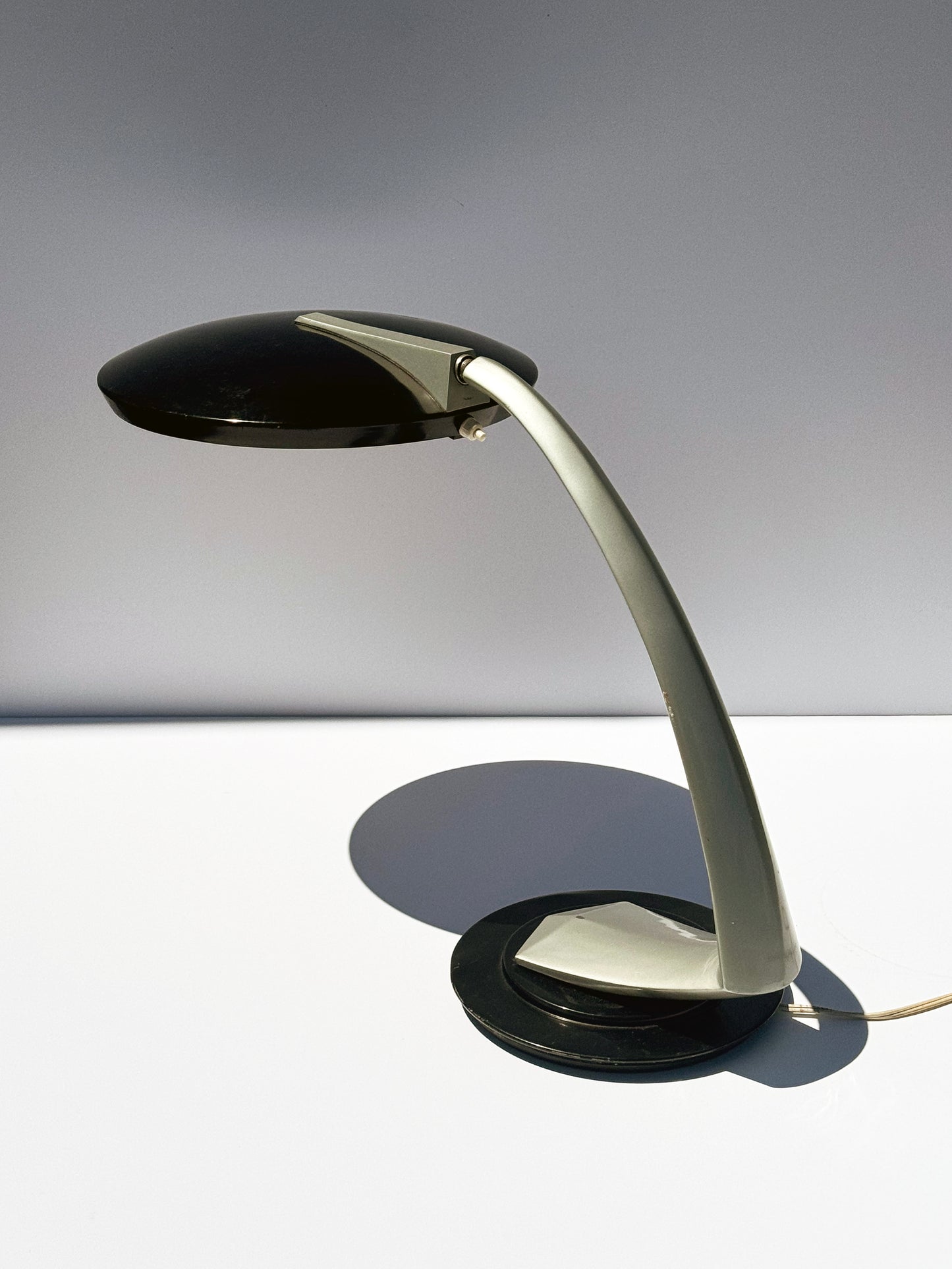 1970s Boomerang 2000 Table Lamp by Luis Pérez de la Oliva for Fase in black and aluminum