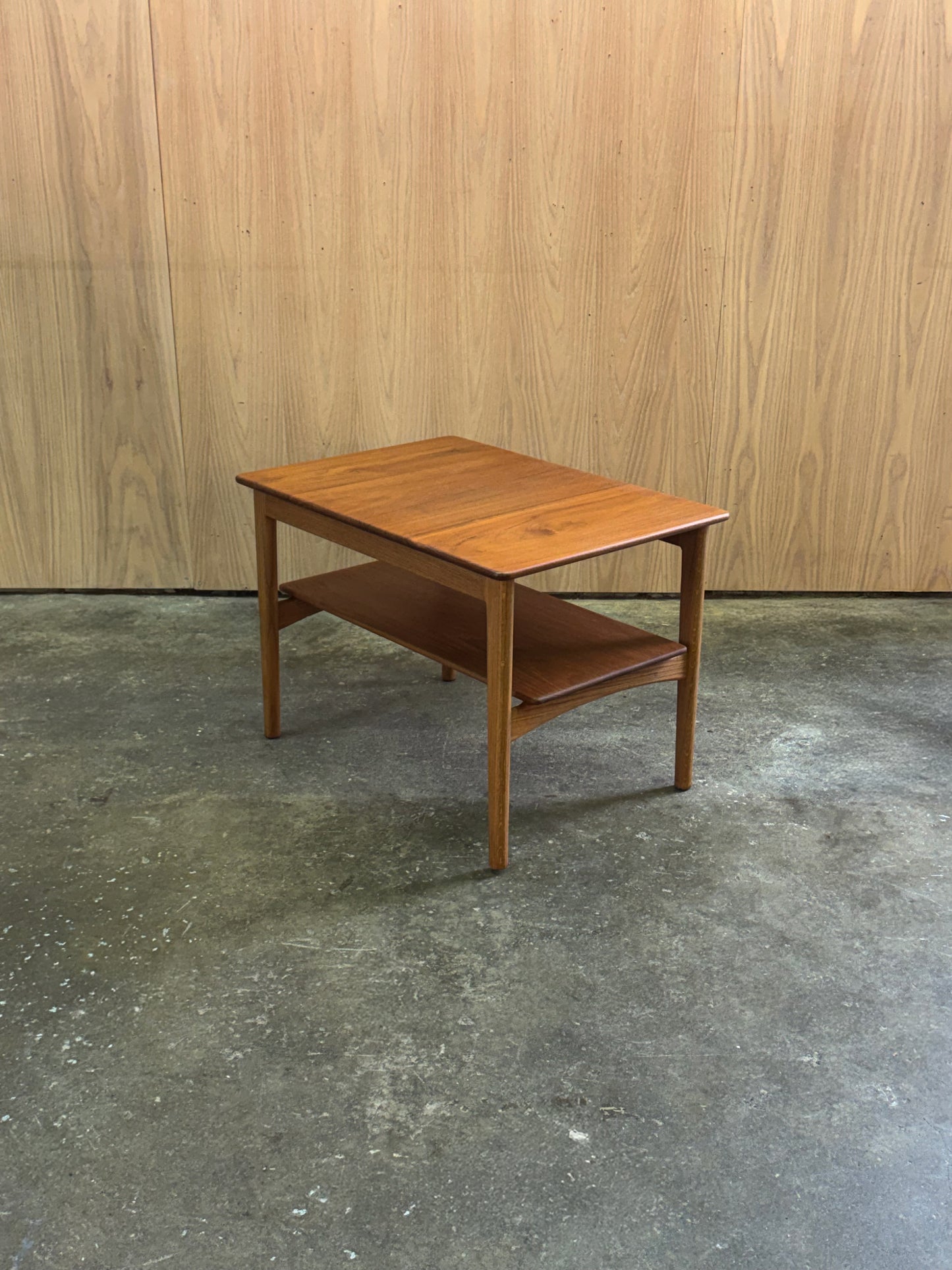 1960s JH566A Side Table by Hans J. Wegner for Johannes Hansen in teak and solid oak
